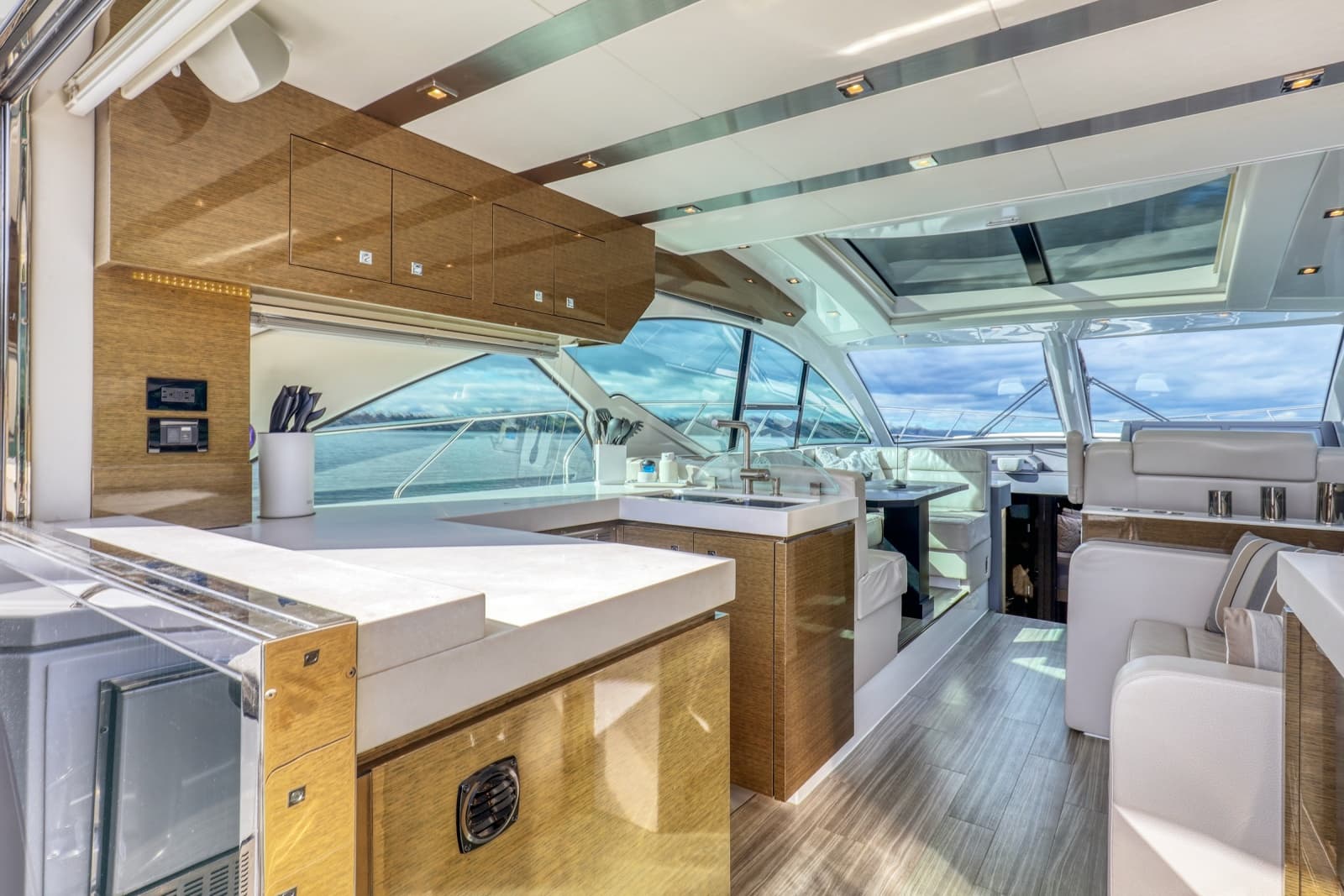2018 Cruisers Yachts 54 Cantius - Photo 3