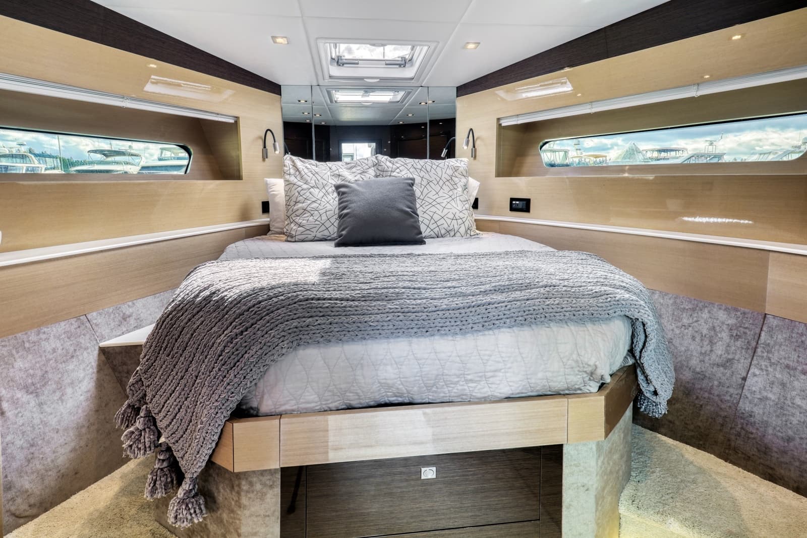 2018 Cruisers Yachts 54 Cantius - Photo 10