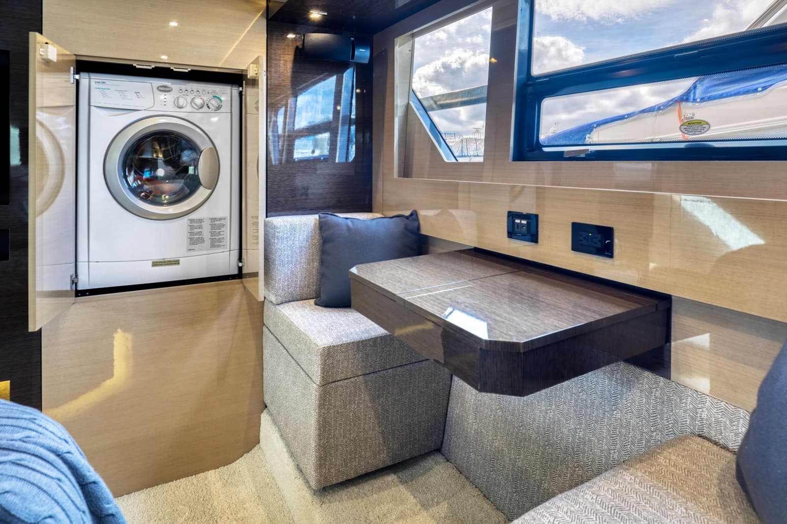 2018 Cruisers Yachts 54 Cantius - Photo 8