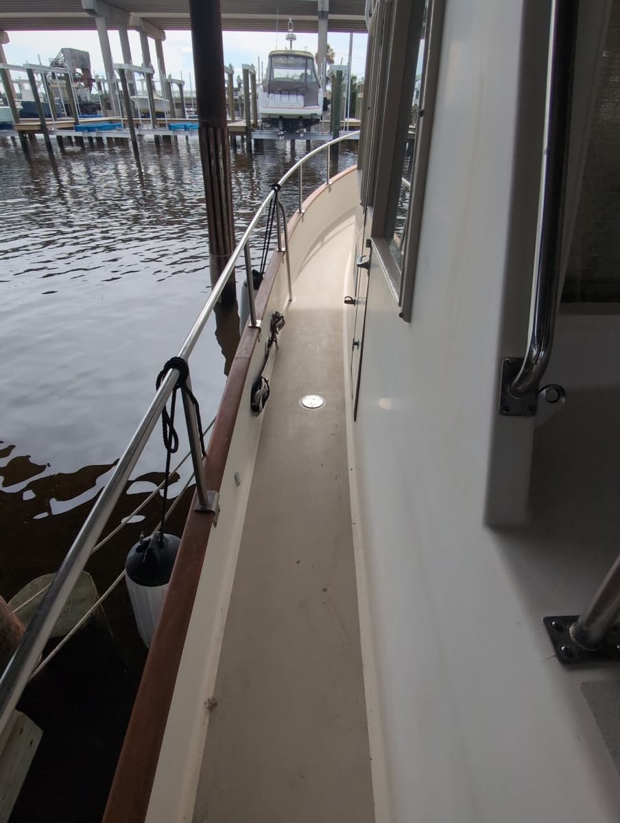 1990 Grand Banks 36 Classic - Photo 12