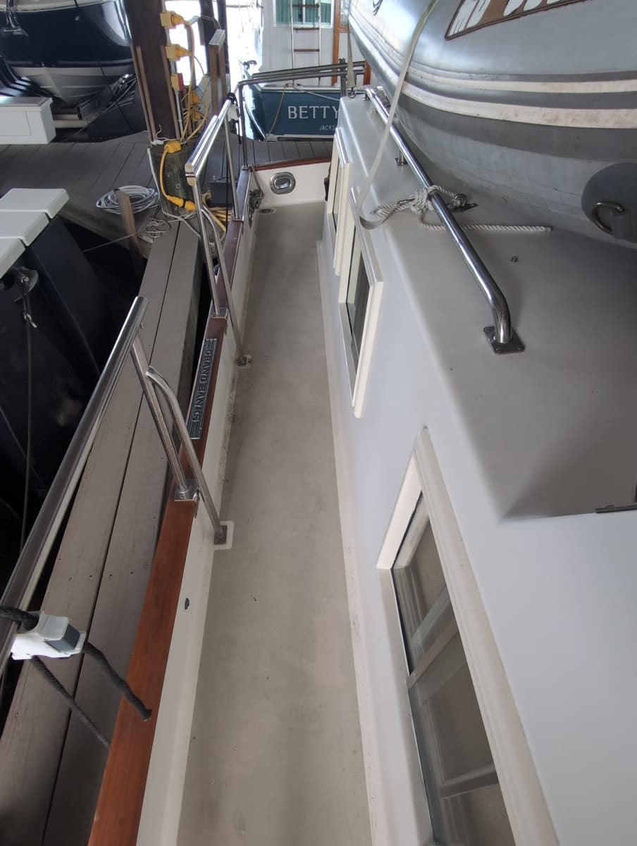 1990 Grand Banks 36 Classic - Photo 10