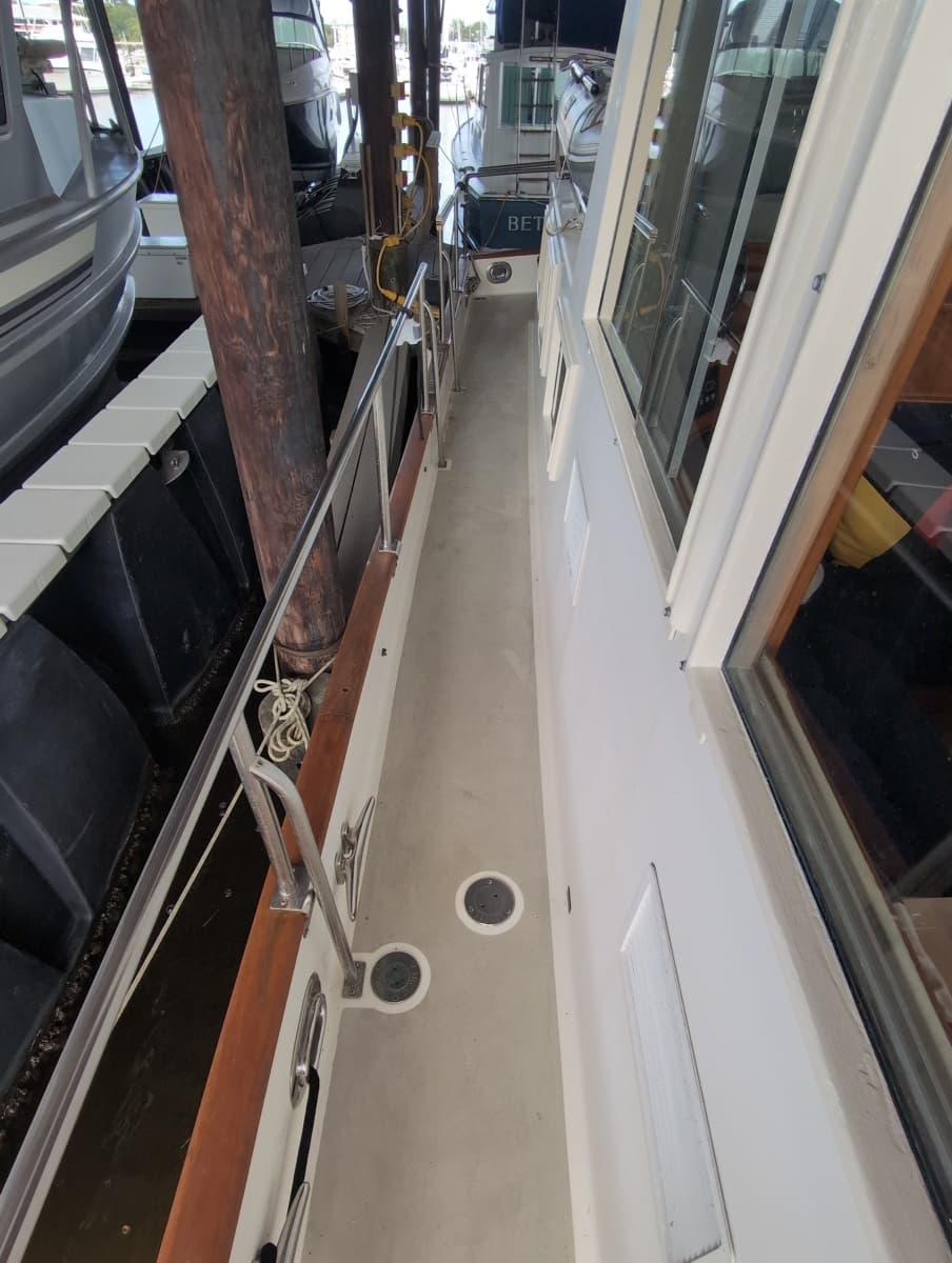 1990 Grand Banks 36 Classic - Photo 25