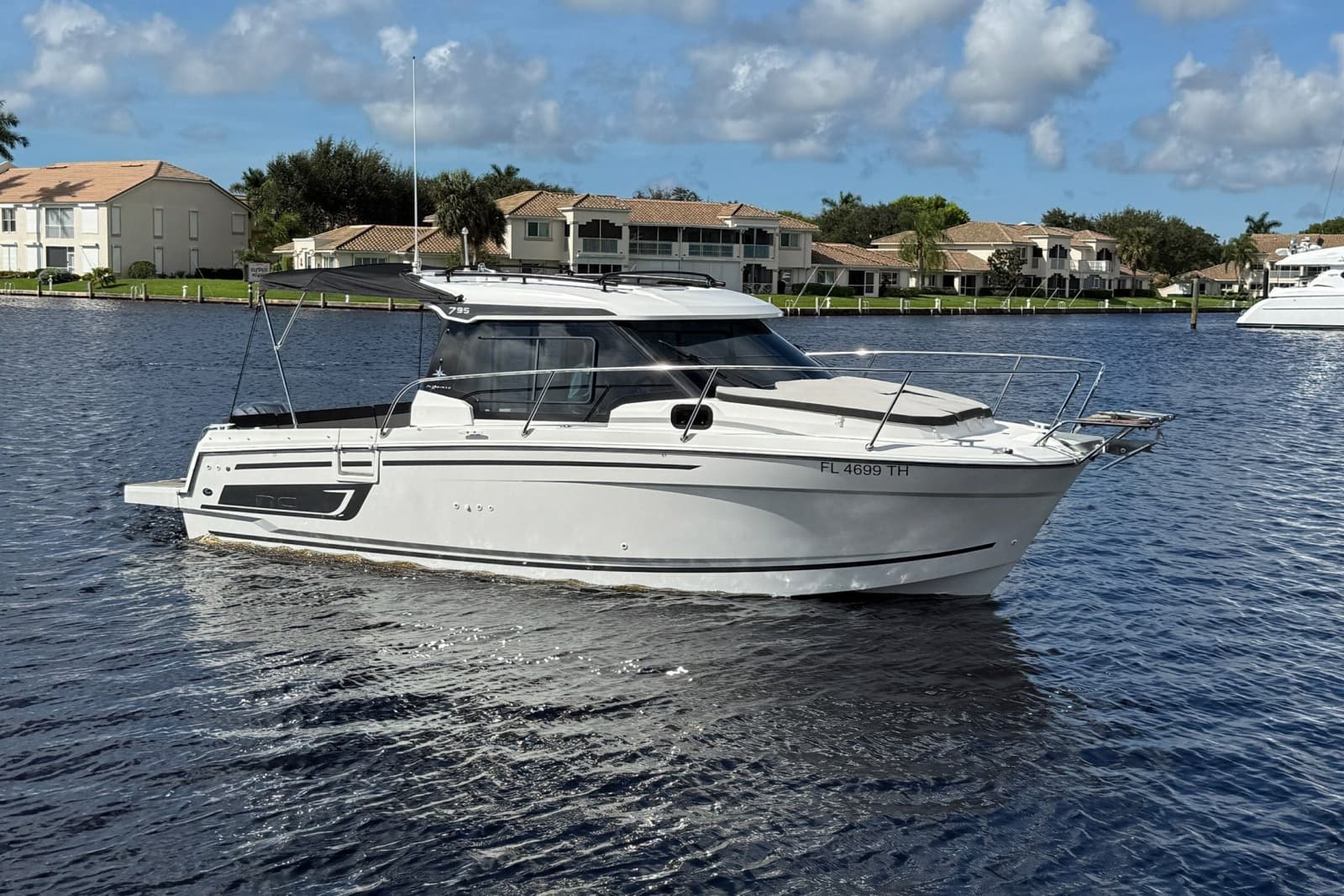 2022 Jeanneau NC 795 Series 2 - Photo 1