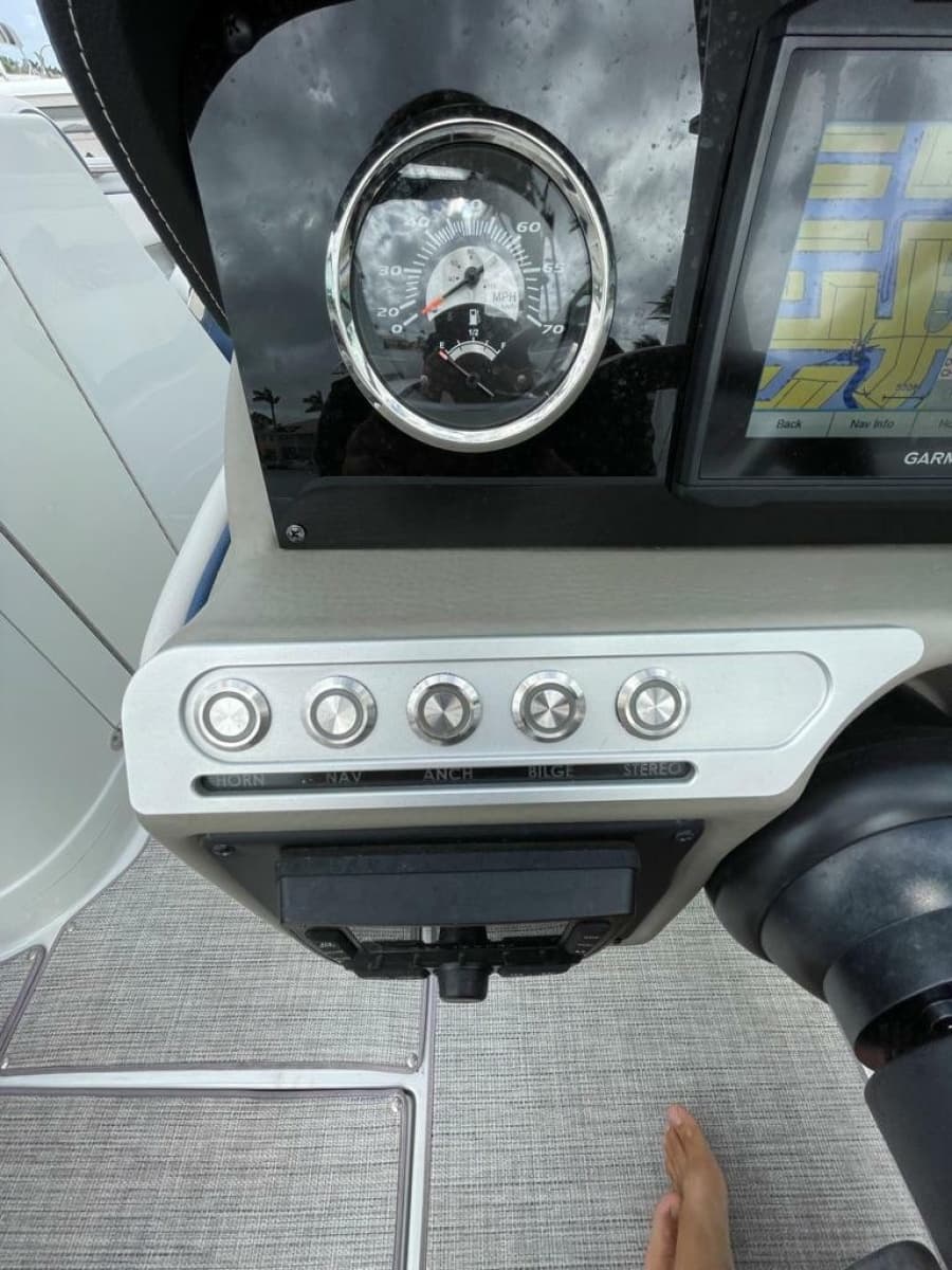2021 Crownline 270 XSS - Photo 16