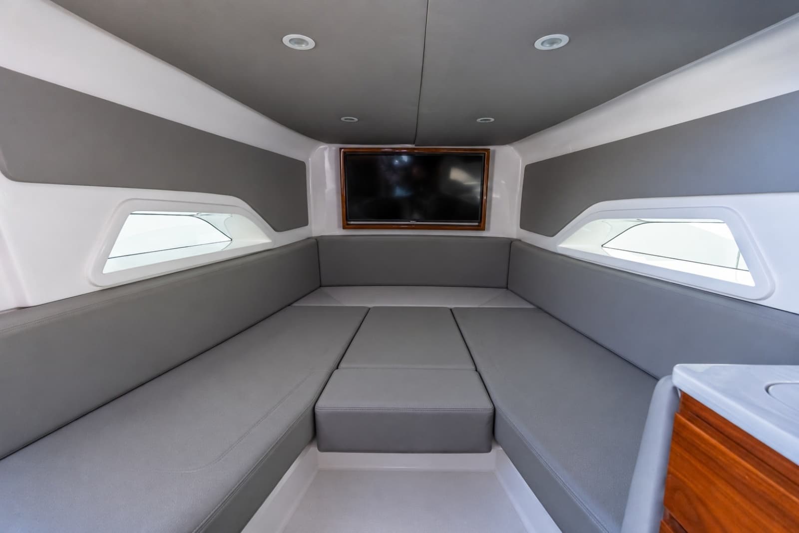 2022 Valhalla Boatworks V-46 - Photo 32