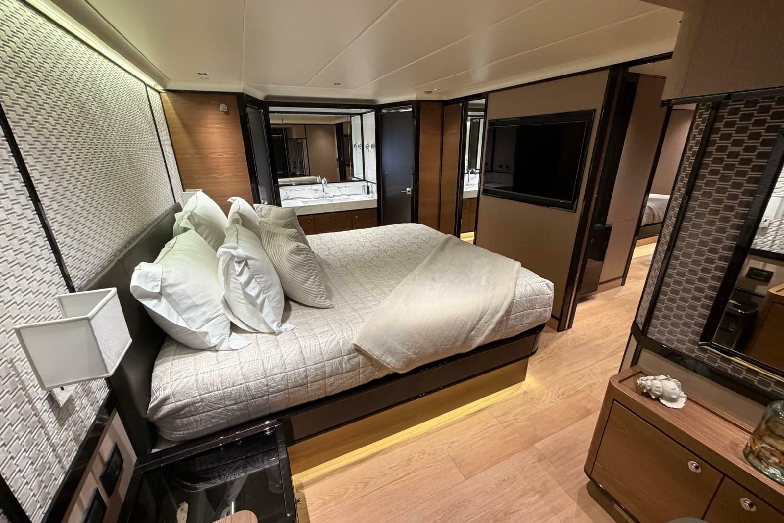 2024 Absolute Navetta 75 - Photo 10