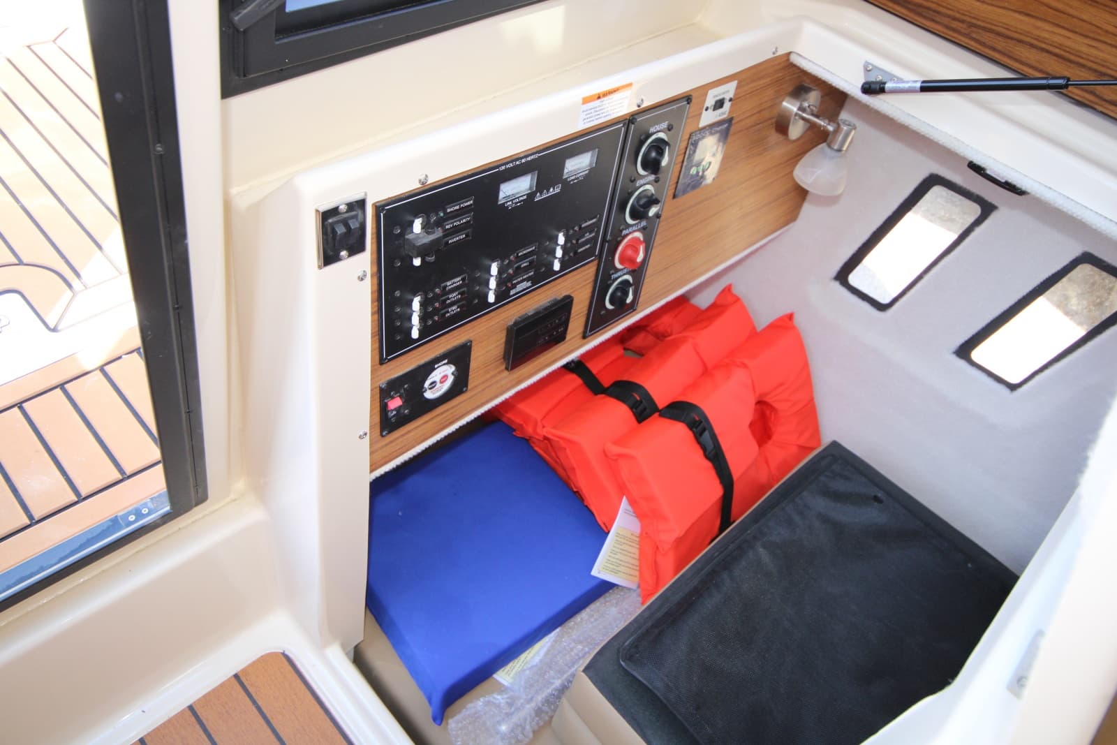 2025 Ranger Tugs R-25 - Photo 11