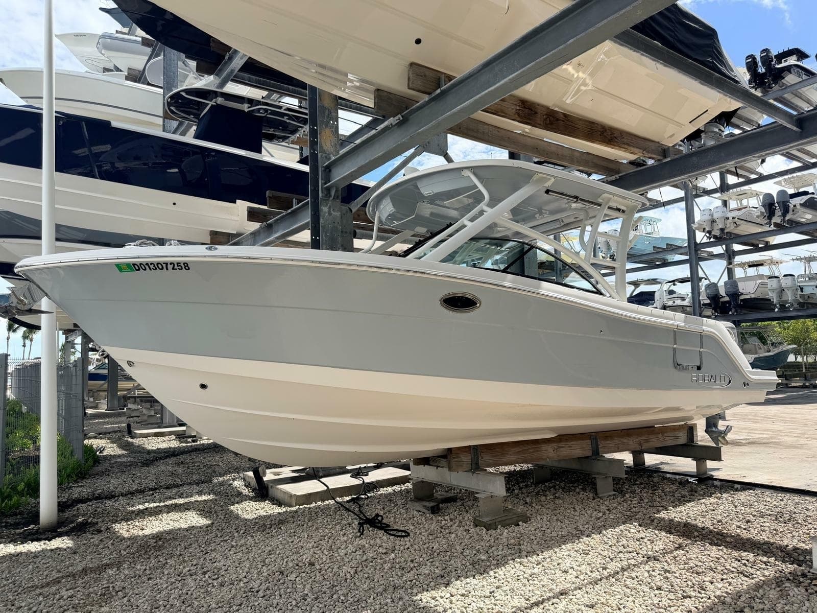 2019 Robalo  - Photo 11