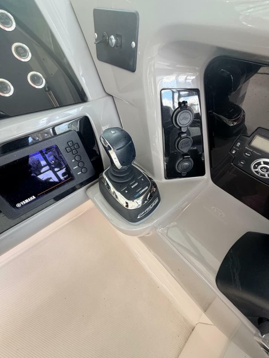 2019 Robalo  - Photo 10