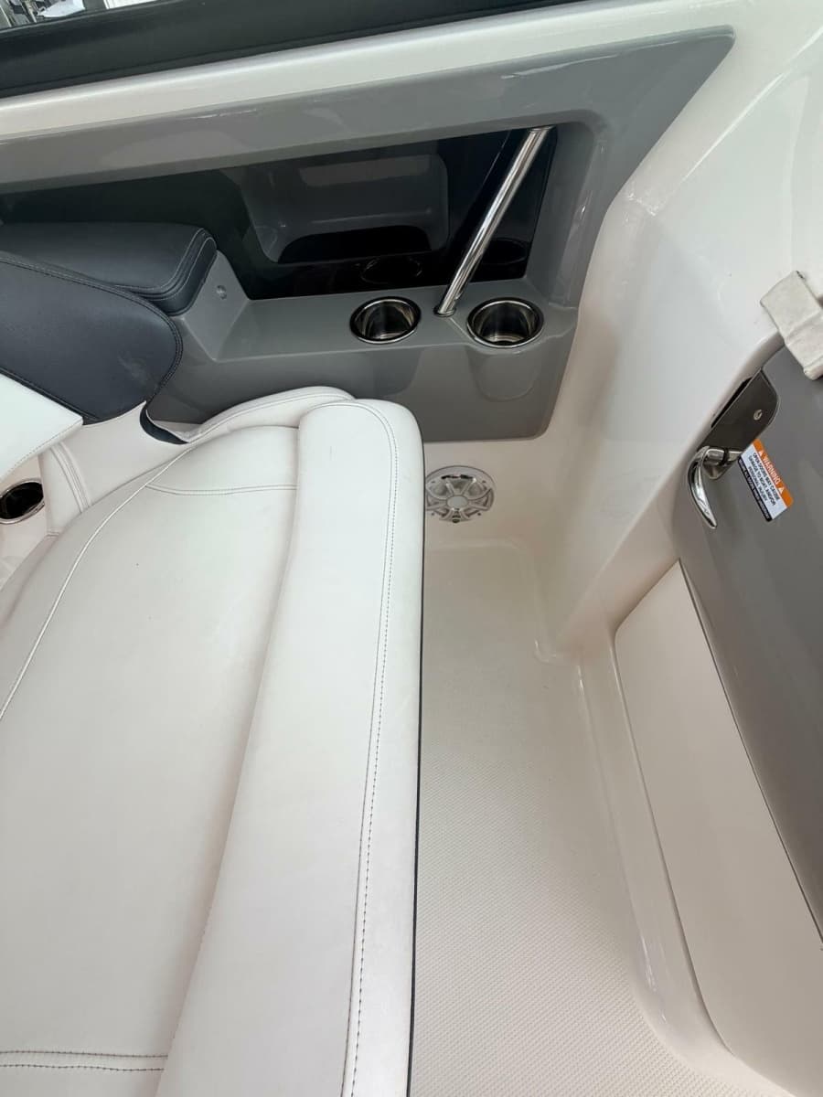 2019 Robalo  - Photo 20