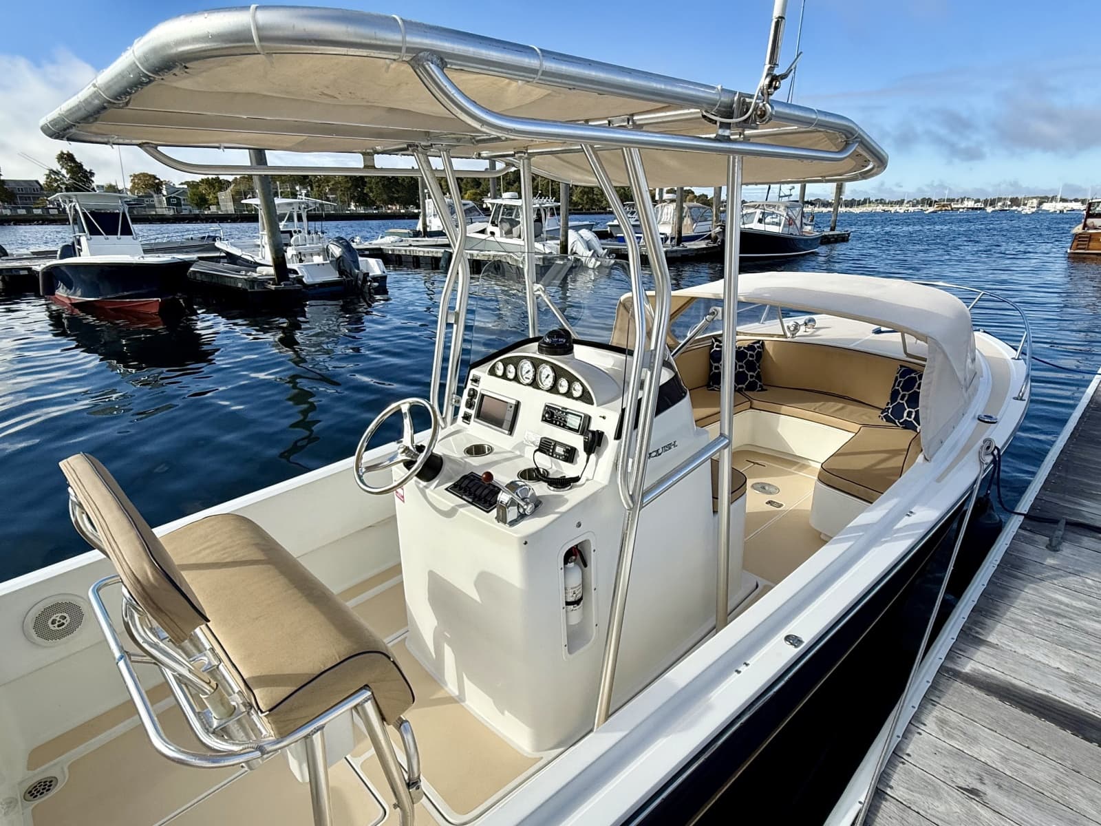 2010 Vanquish 24 Runabout - Photo 13