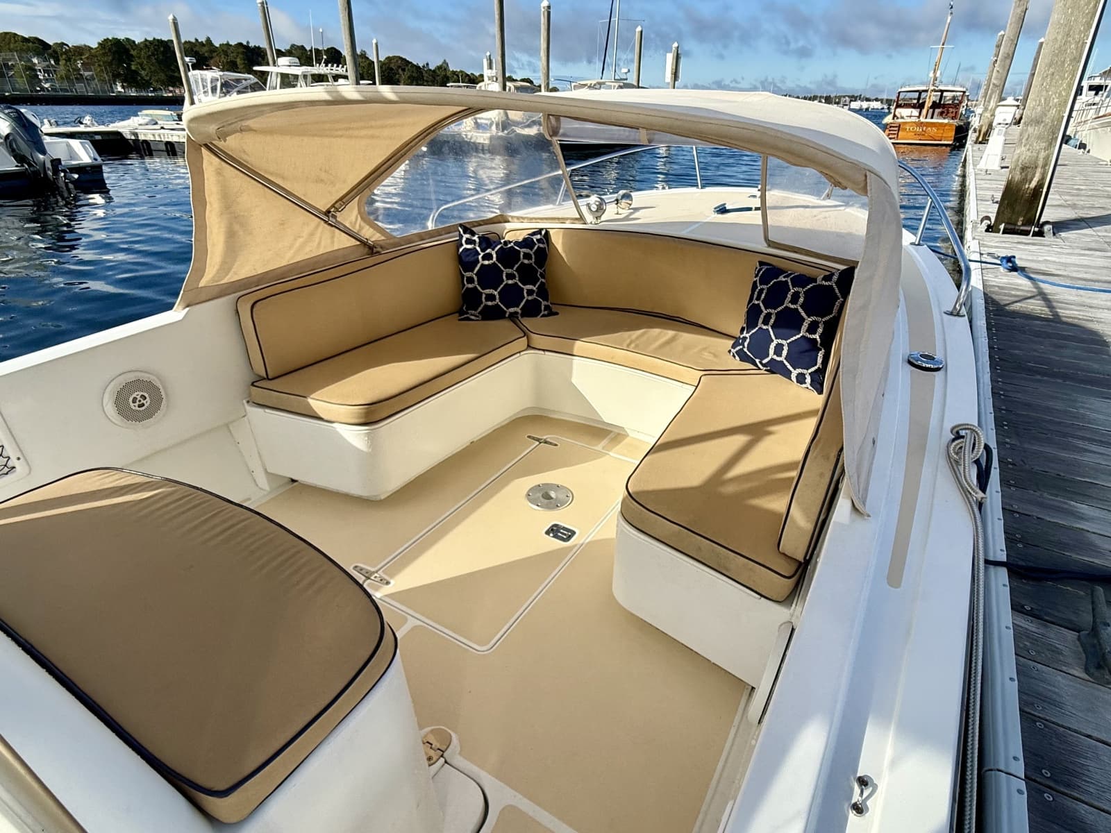 2010 Vanquish 24 Runabout - Photo 14