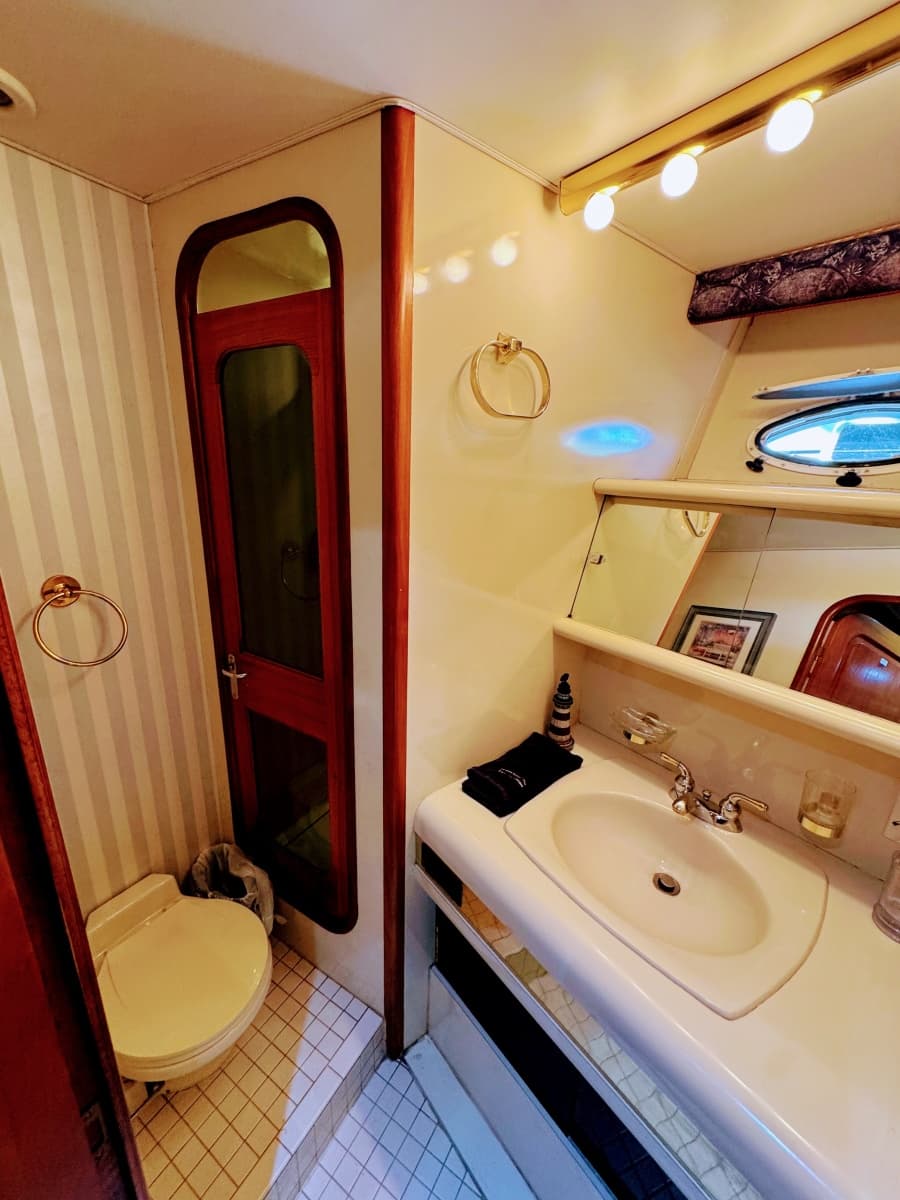 1990 Viking 55 MOTOR YACHT WIDE BODY - Photo 46