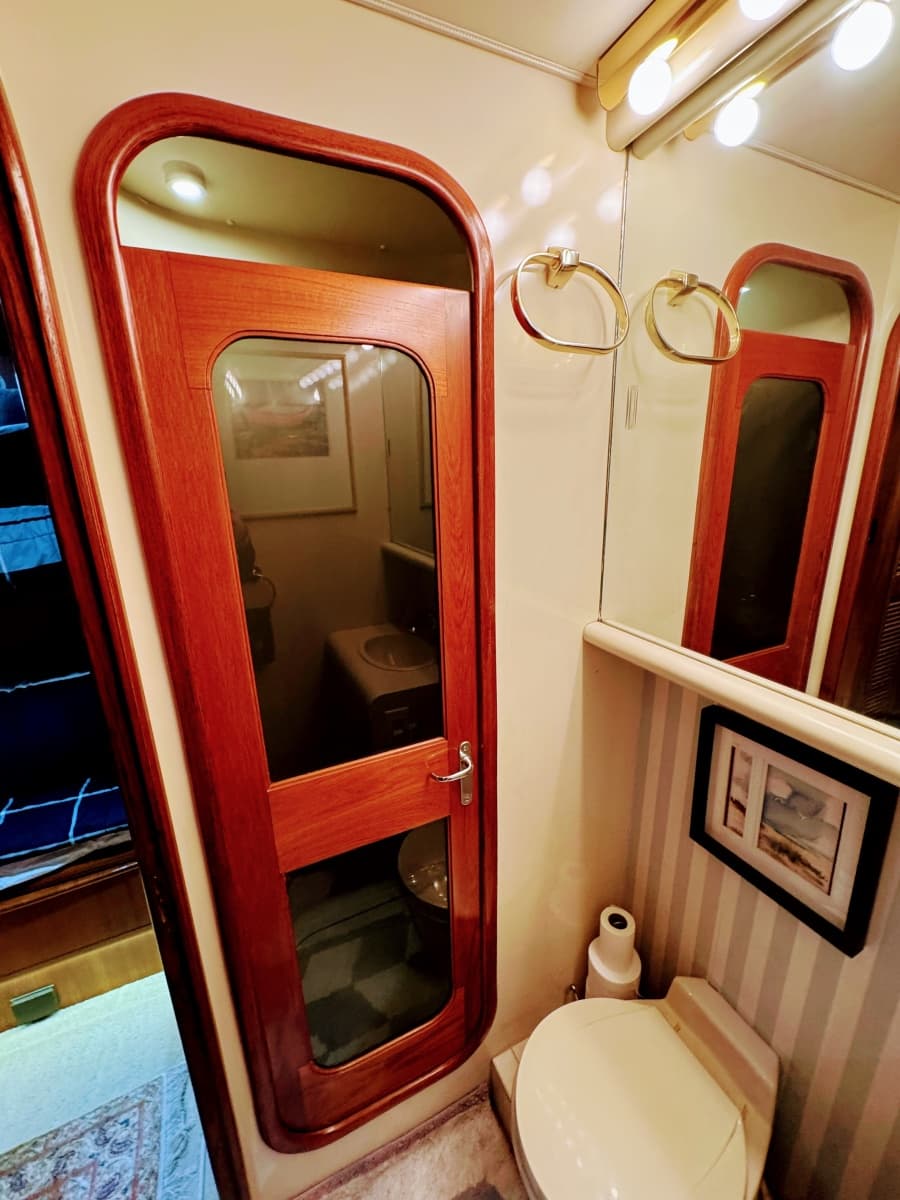 1990 Viking 55 MOTOR YACHT WIDE BODY - Photo 52