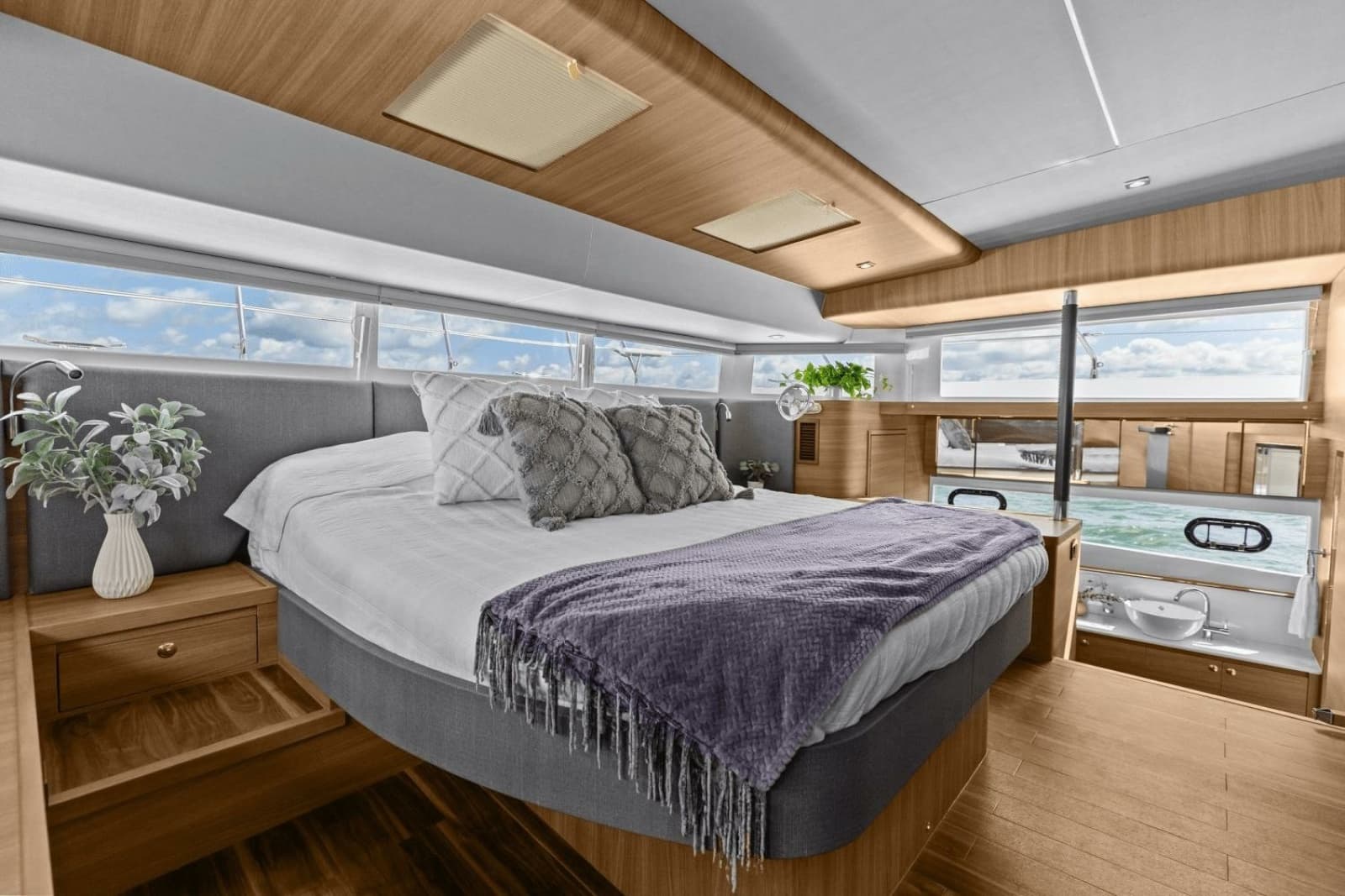 2023 Aquila 54 Yacht - Photo 4