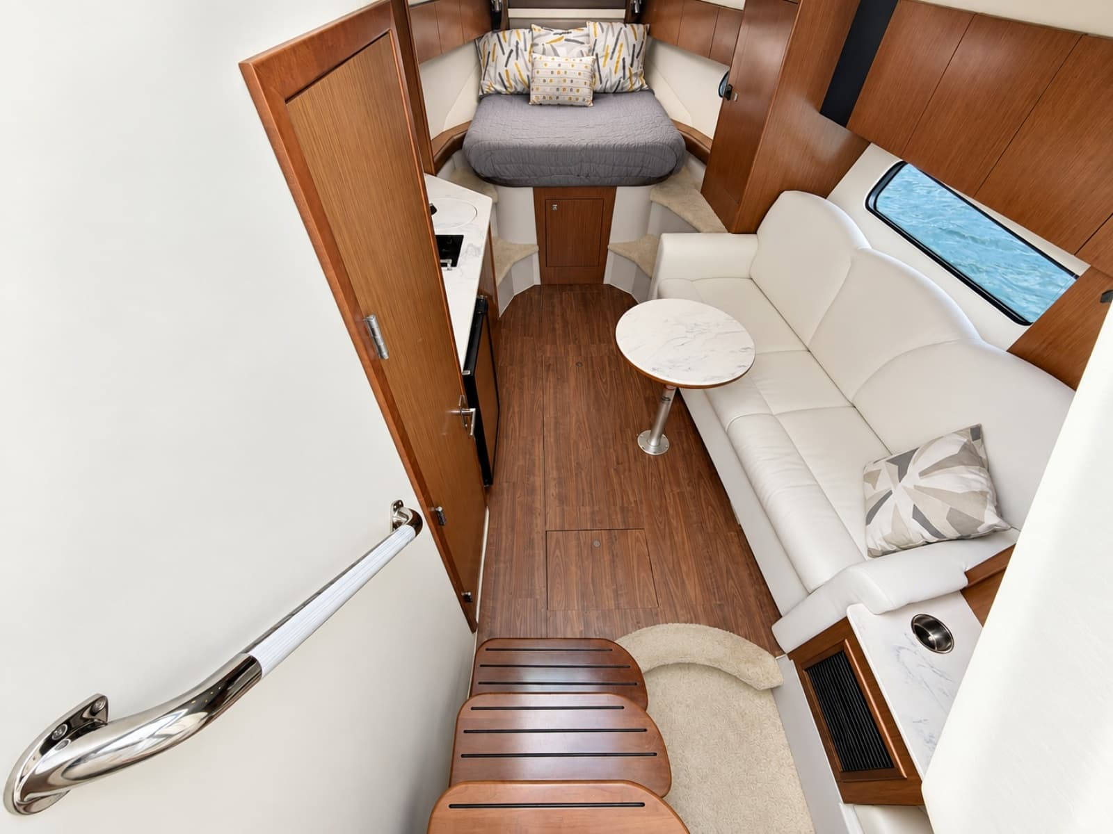 2020 Cruisers Yachts 35 Express - Photo 39