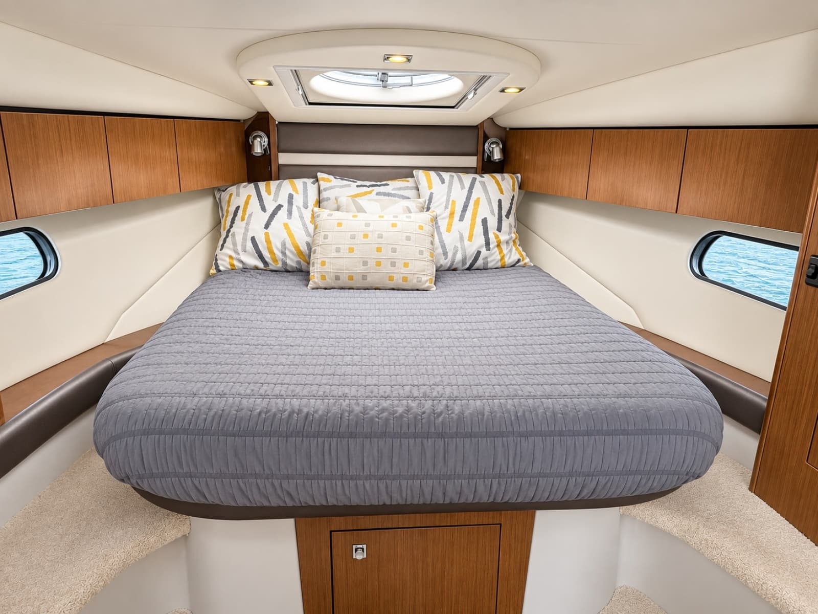 2020 Cruisers Yachts 35 Express - Photo 41