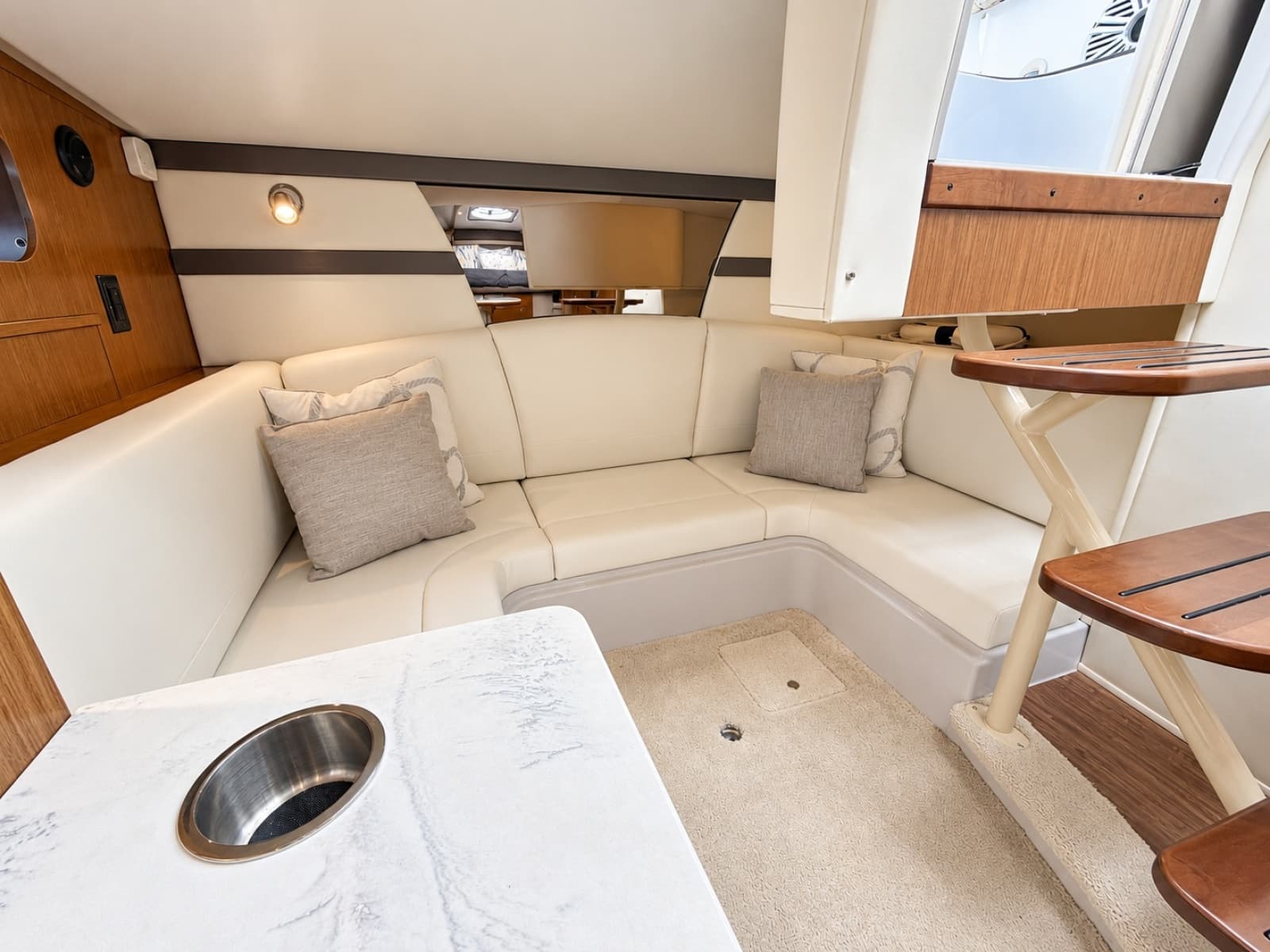 2020 Cruisers Yachts 35 Express - Photo 47