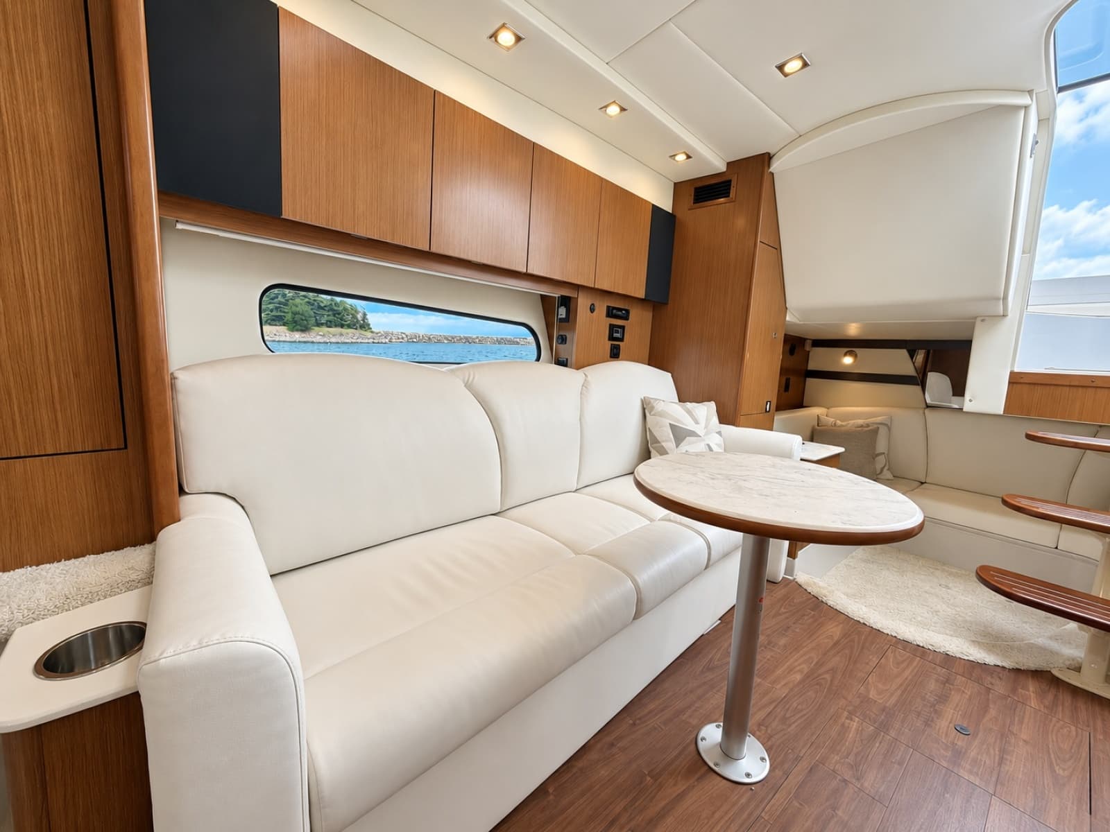 2020 Cruisers Yachts 35 Express - Photo 45