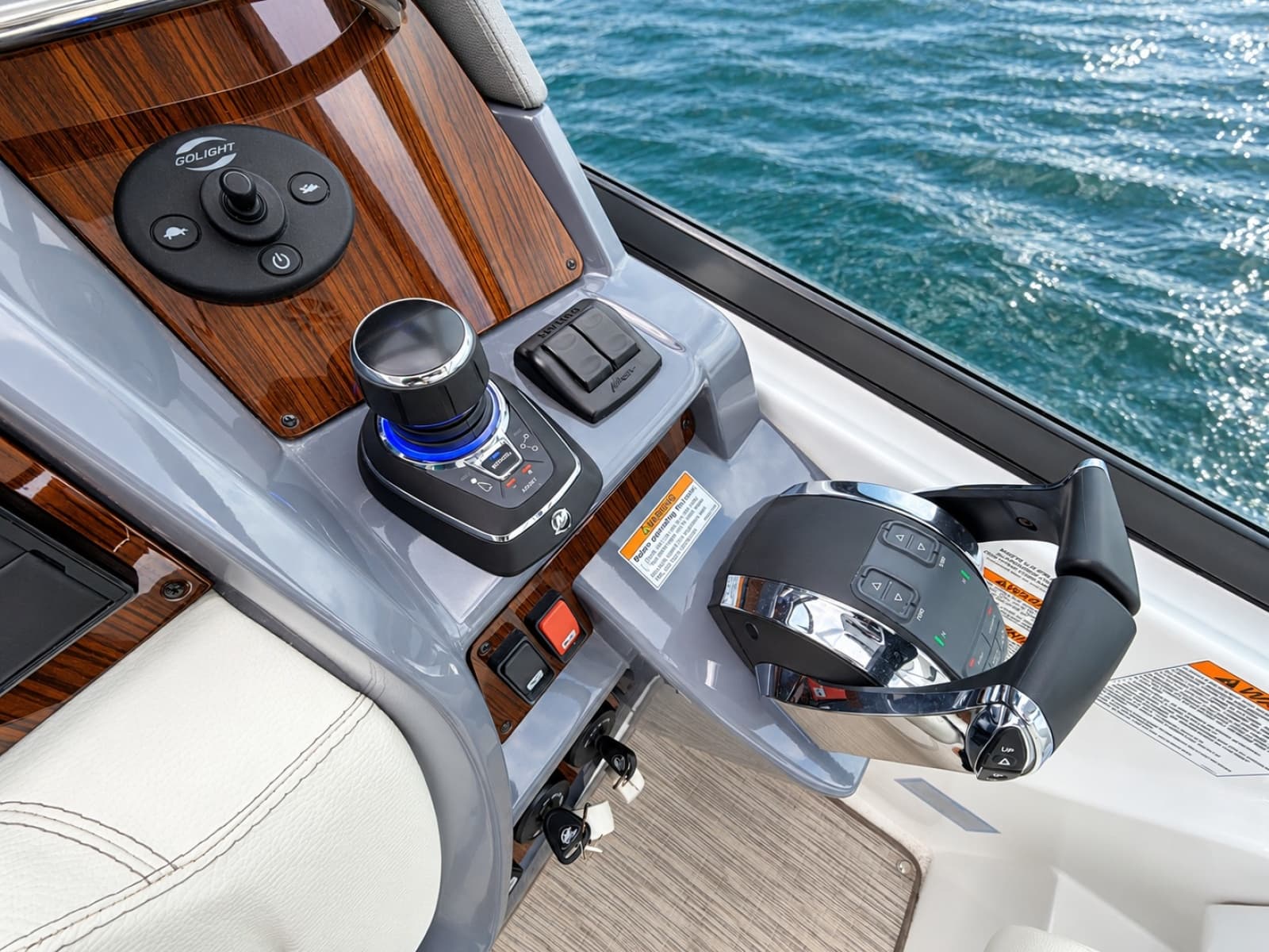 2020 Cruisers Yachts 35 Express - Photo 32