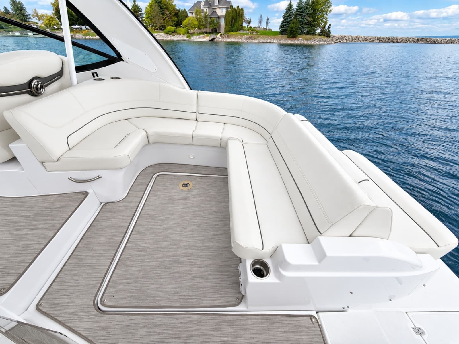 2020 Cruisers Yachts 35 Express - Photo 21