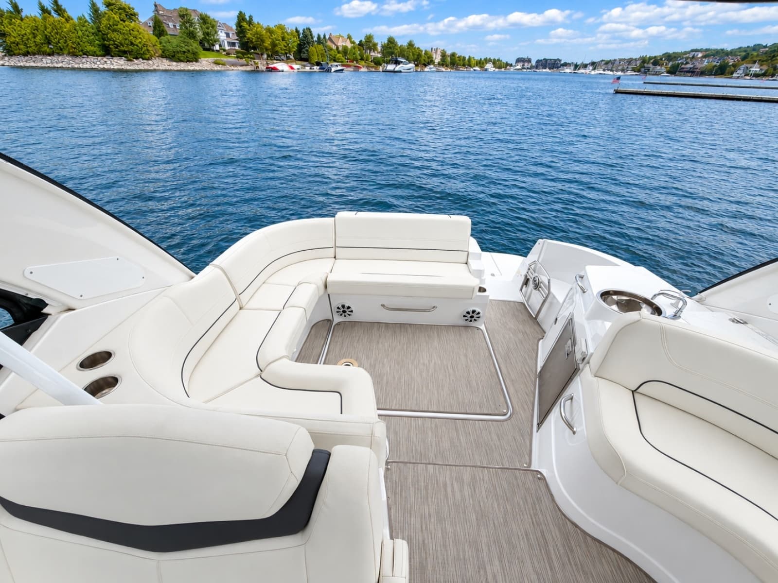 2020 Cruisers Yachts 35 Express - Photo 27
