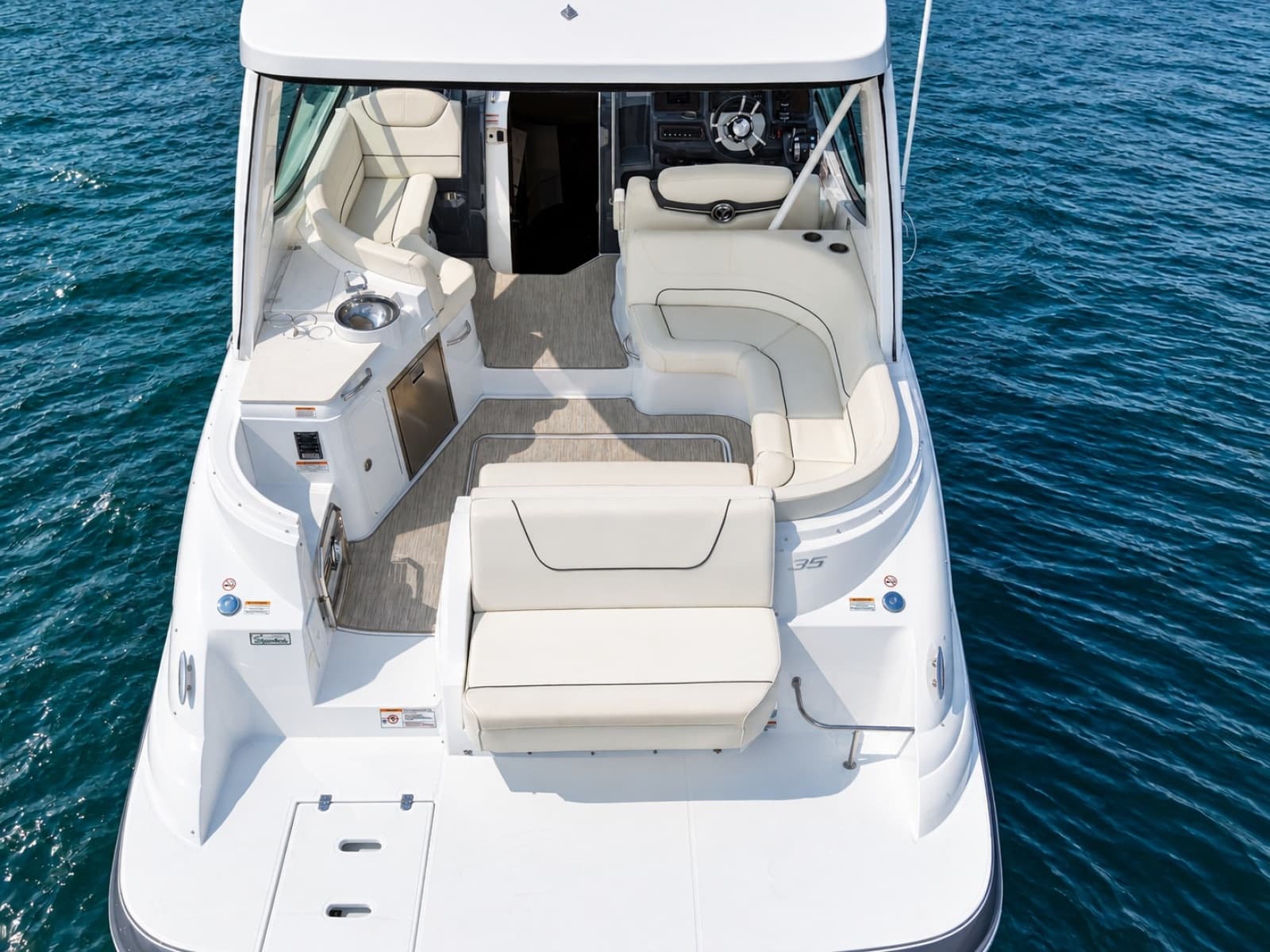 2020 Cruisers Yachts 35 Express - Photo 19