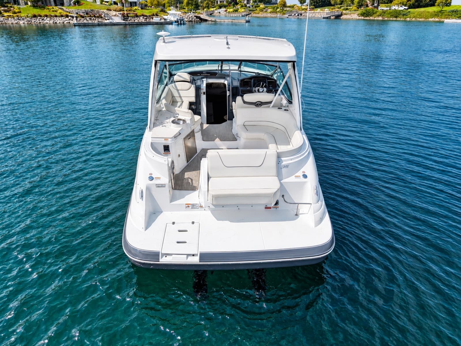 2020 Cruisers Yachts 35 Express - Photo 18