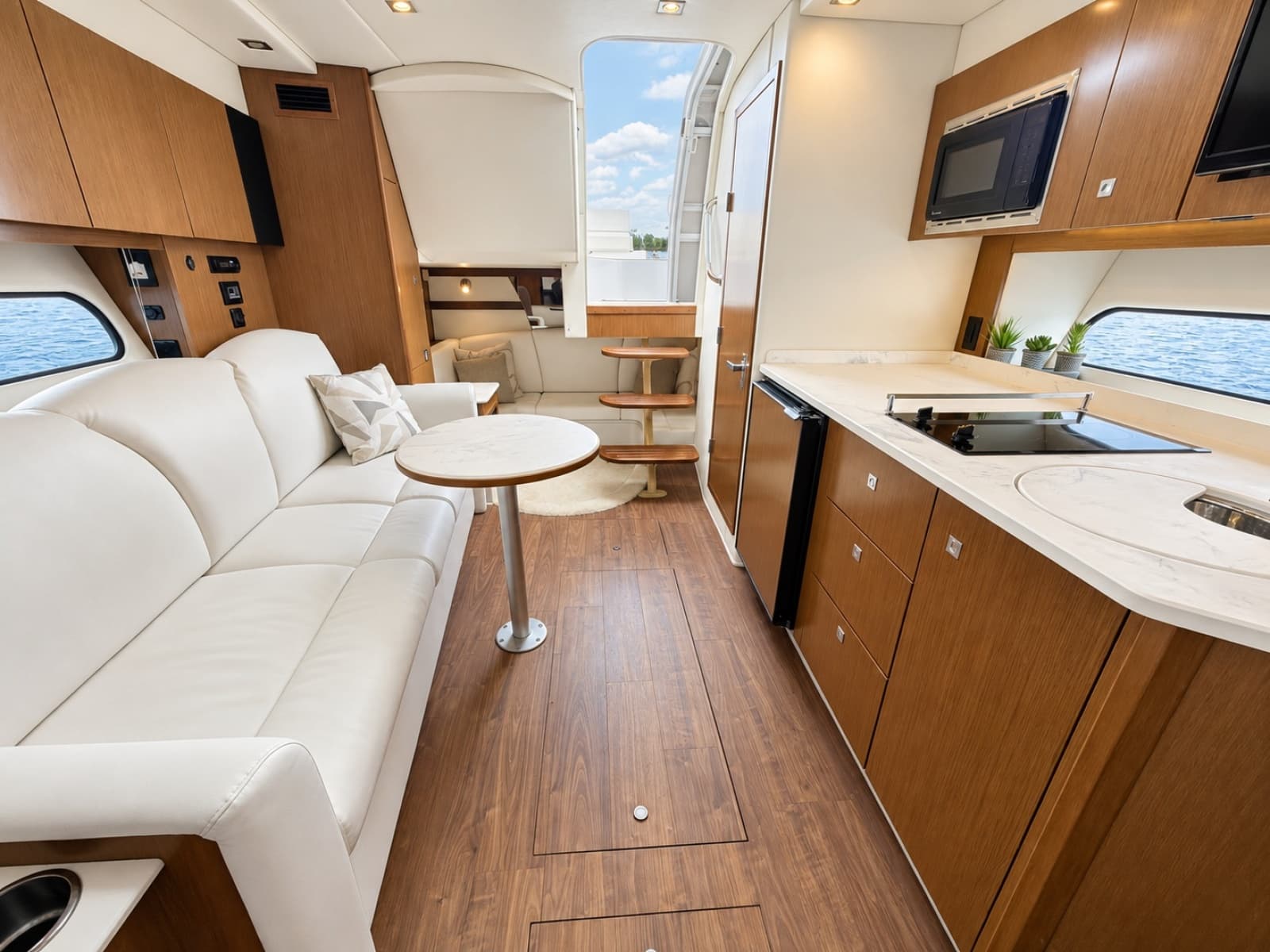 2020 Cruisers Yachts 35 Express - Photo 42