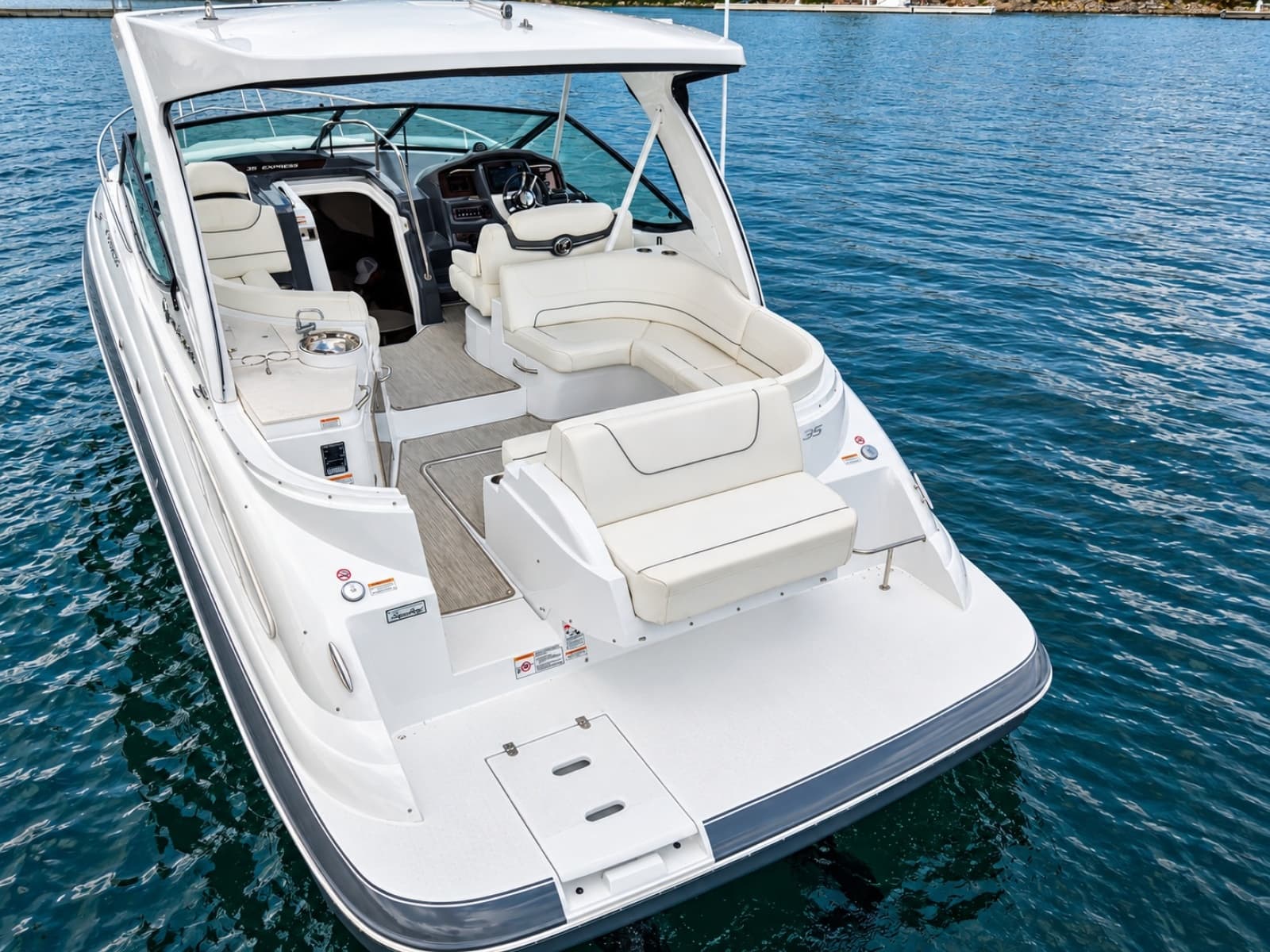 2020 Cruisers Yachts 35 Express - Photo 14