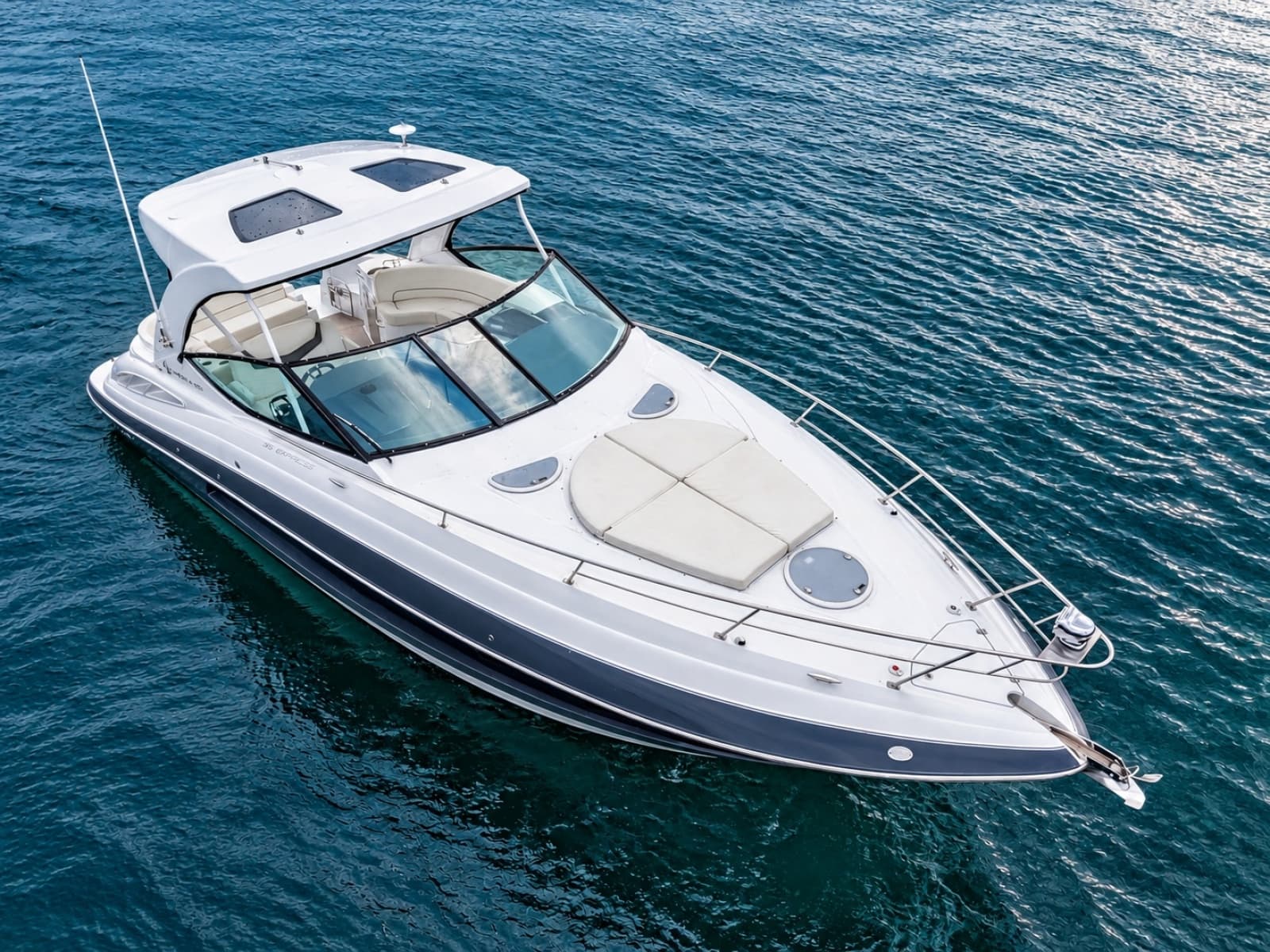 2020 Cruisers Yachts 35 Express - Photo 13