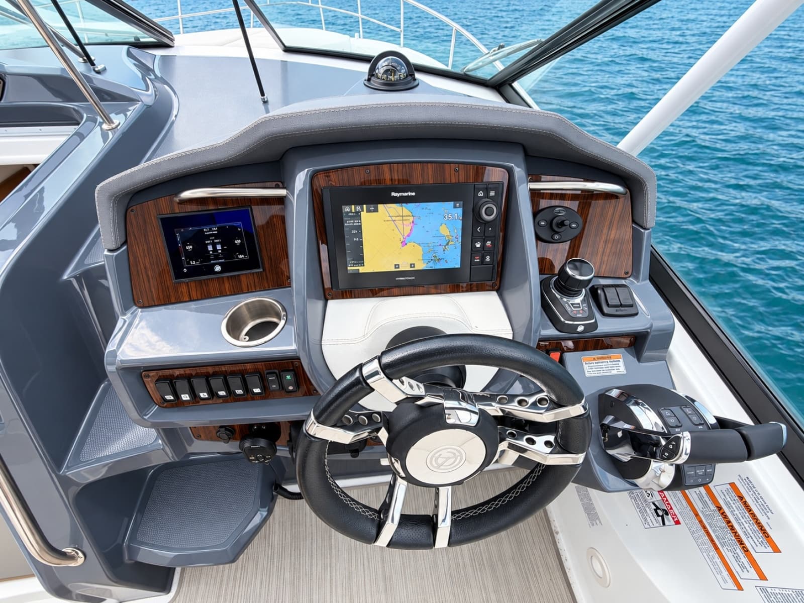 2020 Cruisers Yachts 35 Express - Photo 30