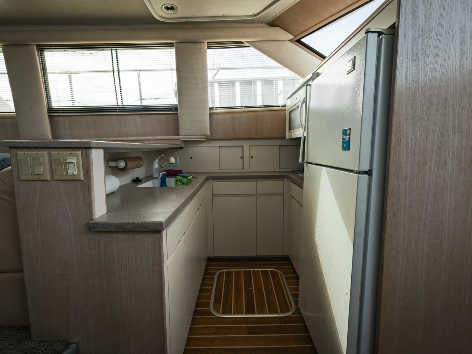1995 Hatteras 52 Cockpit Motor Yacht - Photo 37
