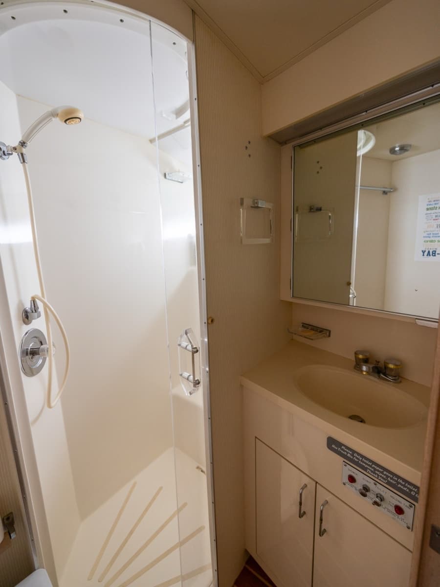 1995 Hatteras 52 Cockpit Motor Yacht - Photo 35