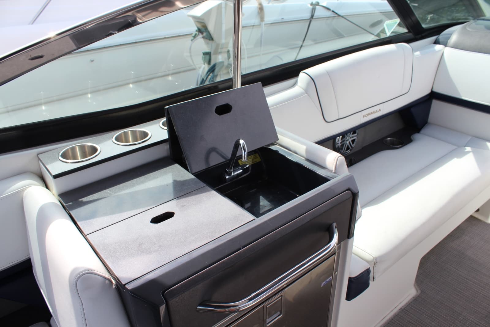 2017 Formula 330 Crossover Bowrider - Photo 16