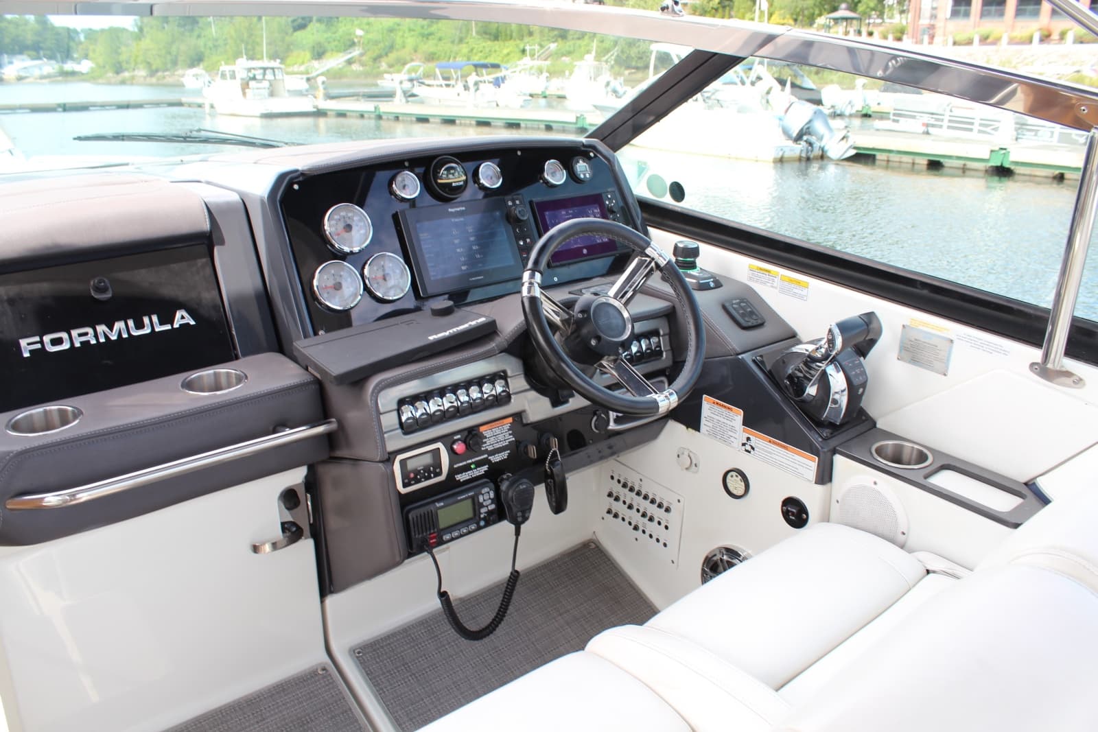 2017 Formula 330 Crossover Bowrider - Photo 19