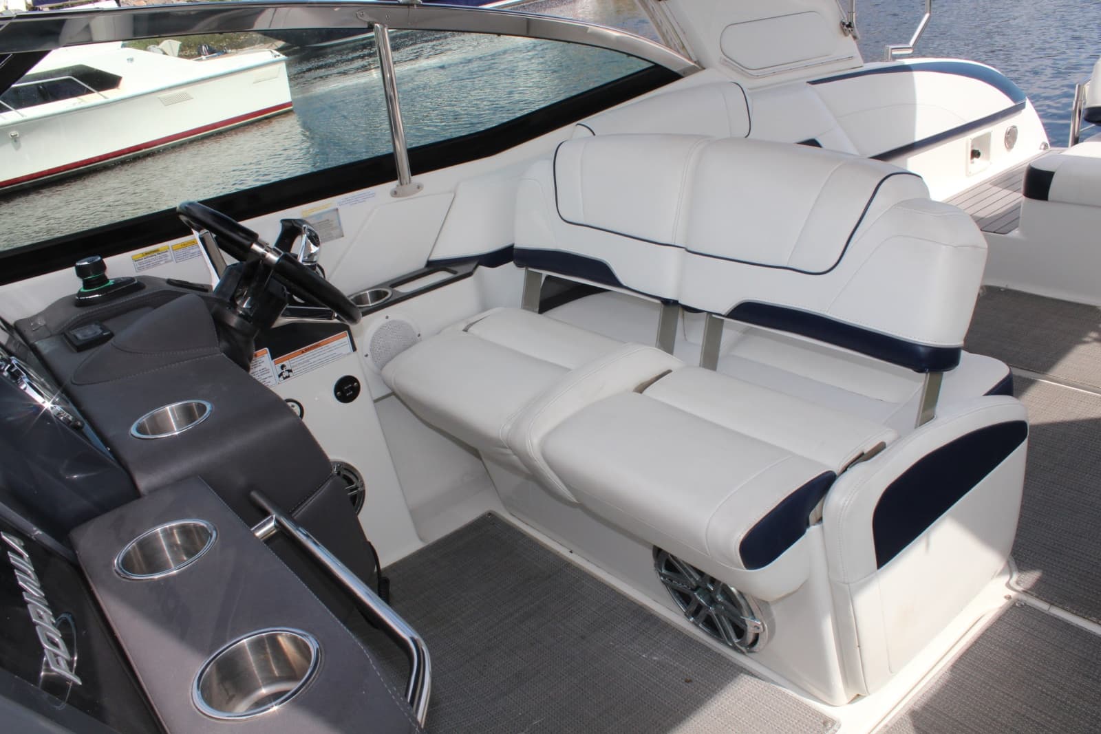 2017 Formula 330 Crossover Bowrider - Photo 31