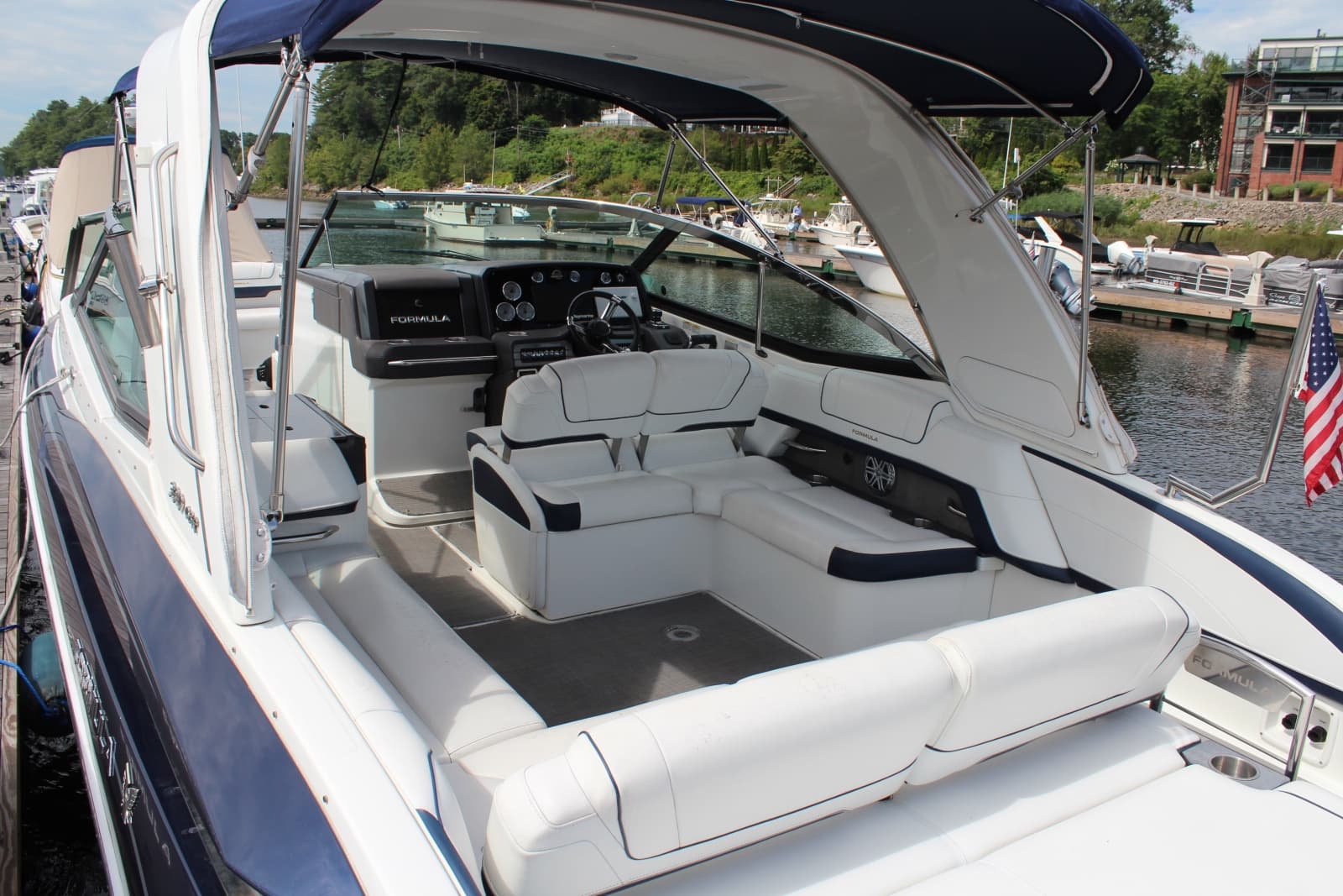 2017 Formula 330 Crossover Bowrider - Photo 7