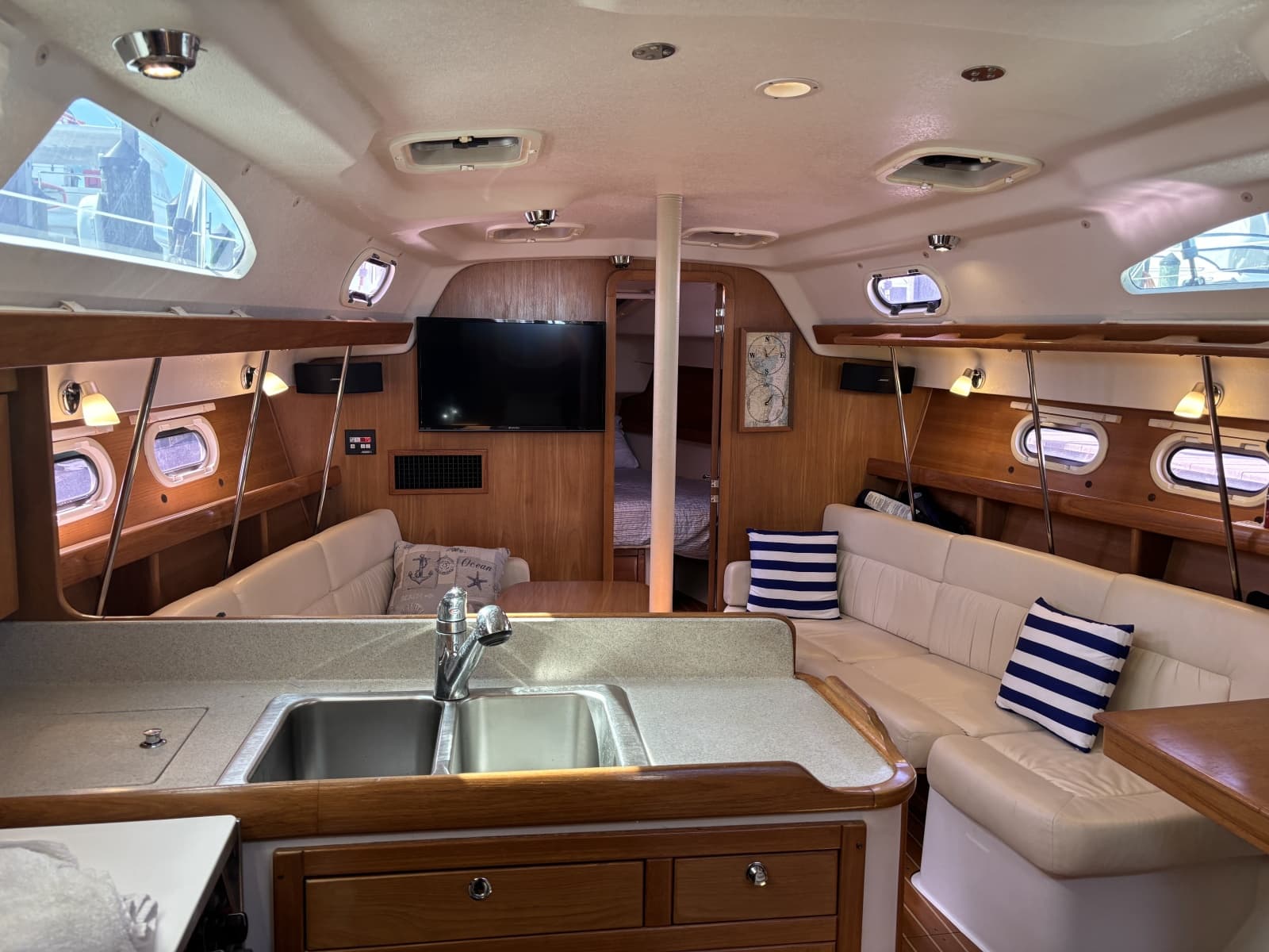 2007 Catalina 387 - Photo 18