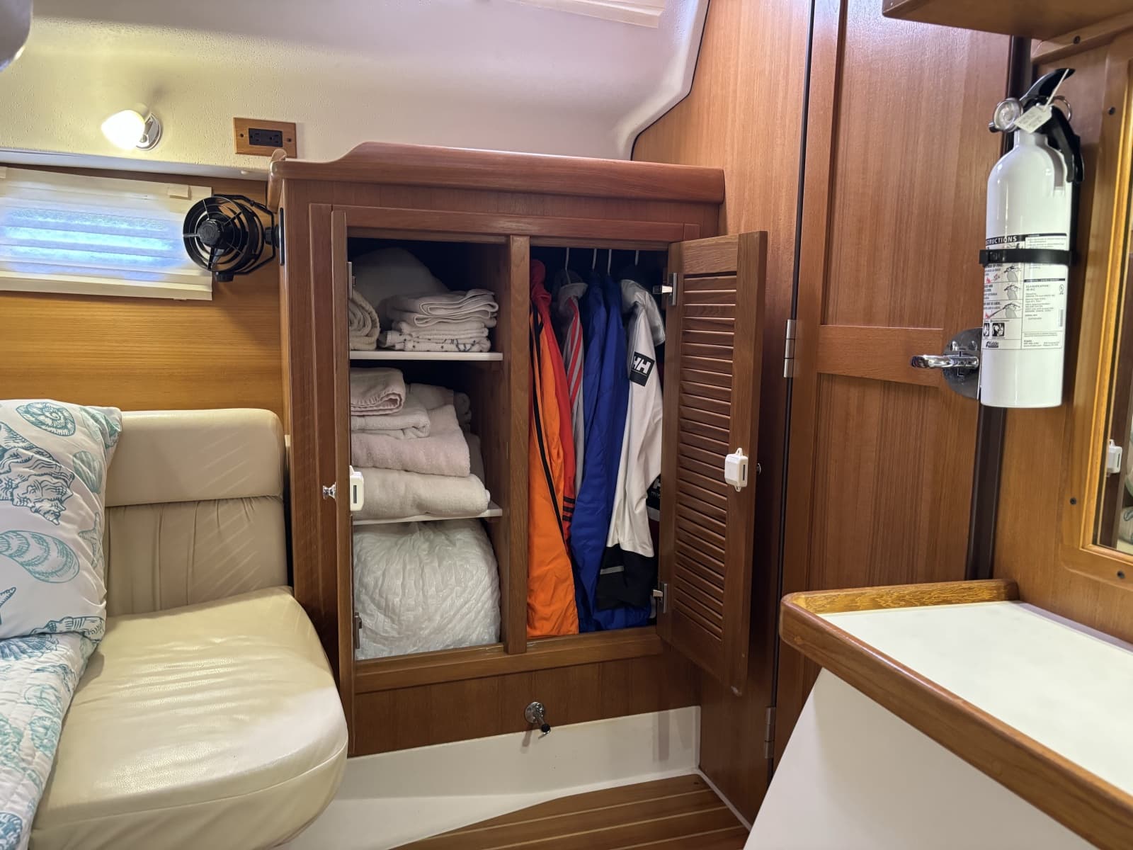2007 Catalina 387 - Photo 43
