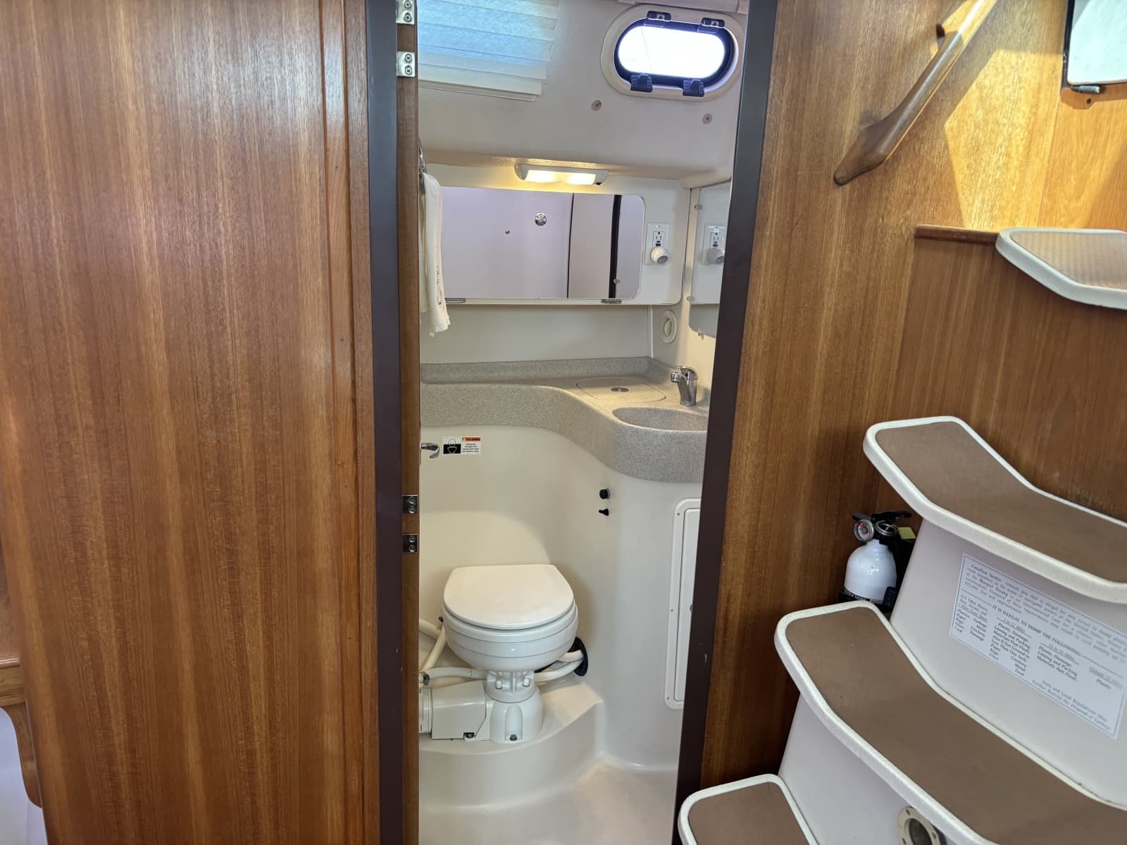 2007 Catalina 387 - Photo 34