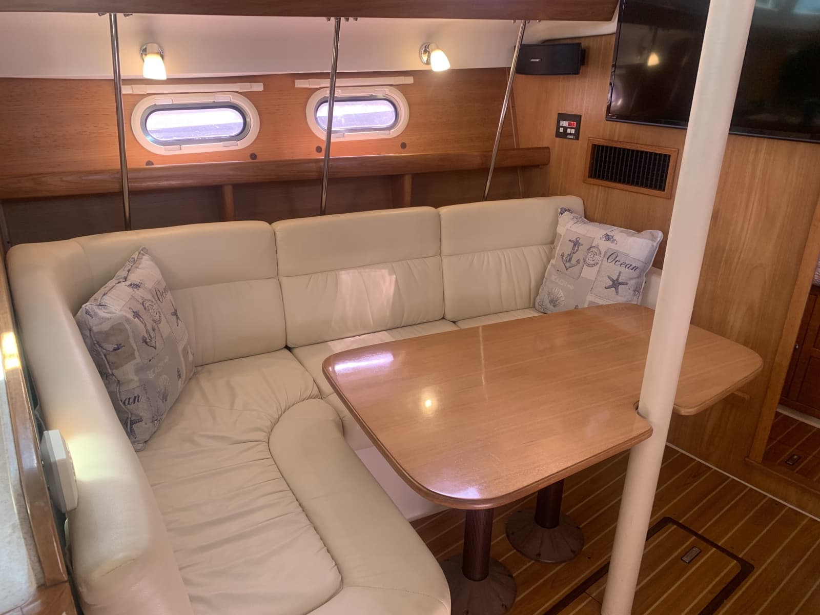 2007 Catalina 387 - Photo 19