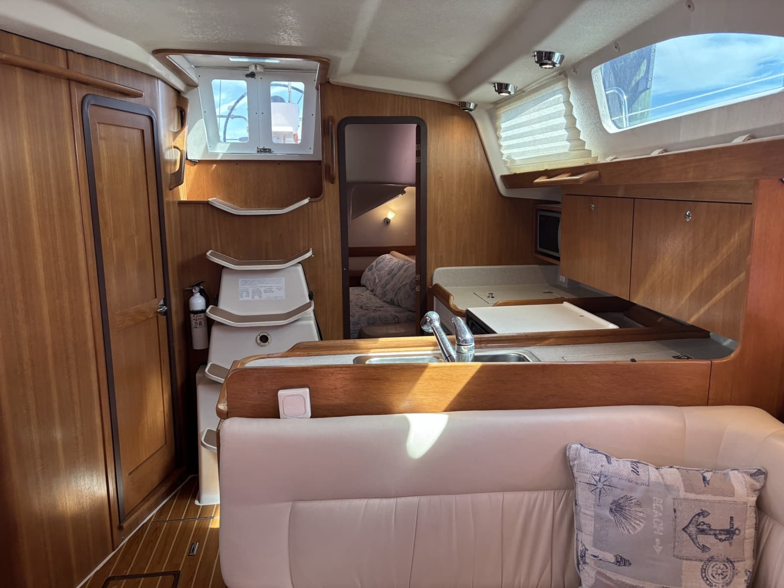 2007 Catalina 387 - Photo 23