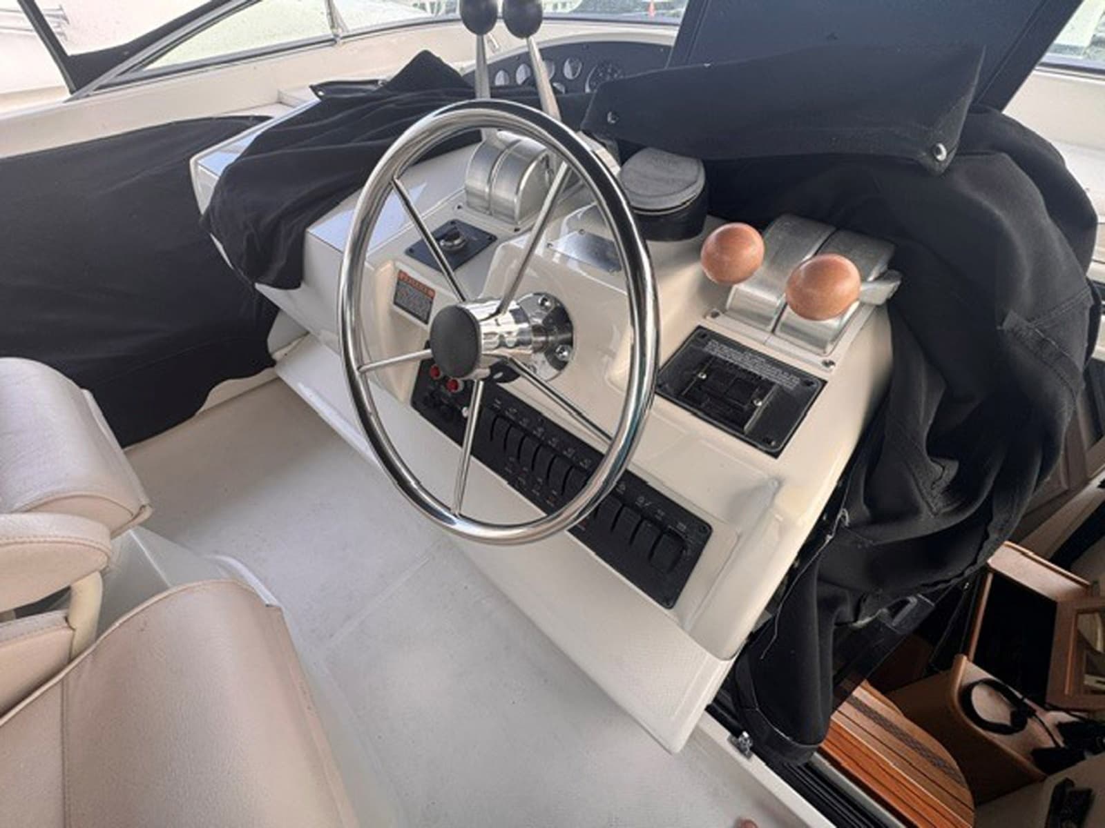 2000 Bayliner 5288 Pilot House Motoryacht - Photo 13