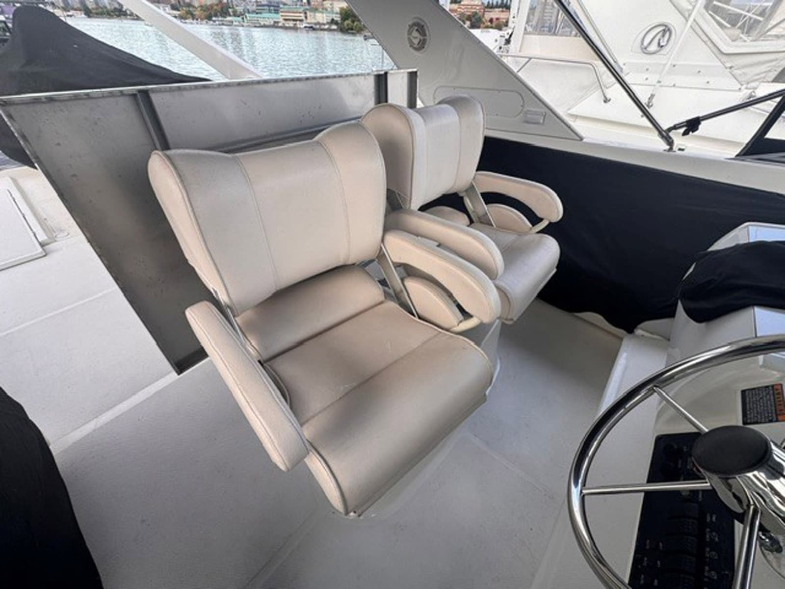 2000 Bayliner 5288 Pilot House Motoryacht - Photo 12