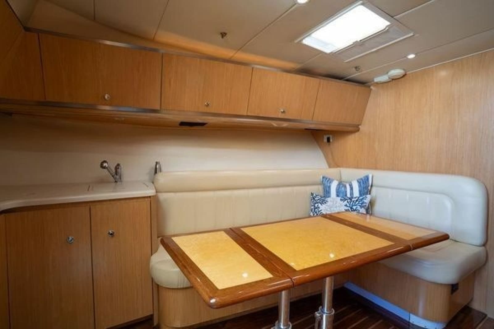 2005 Tiara Yachts 4200 Open - Photo 28
