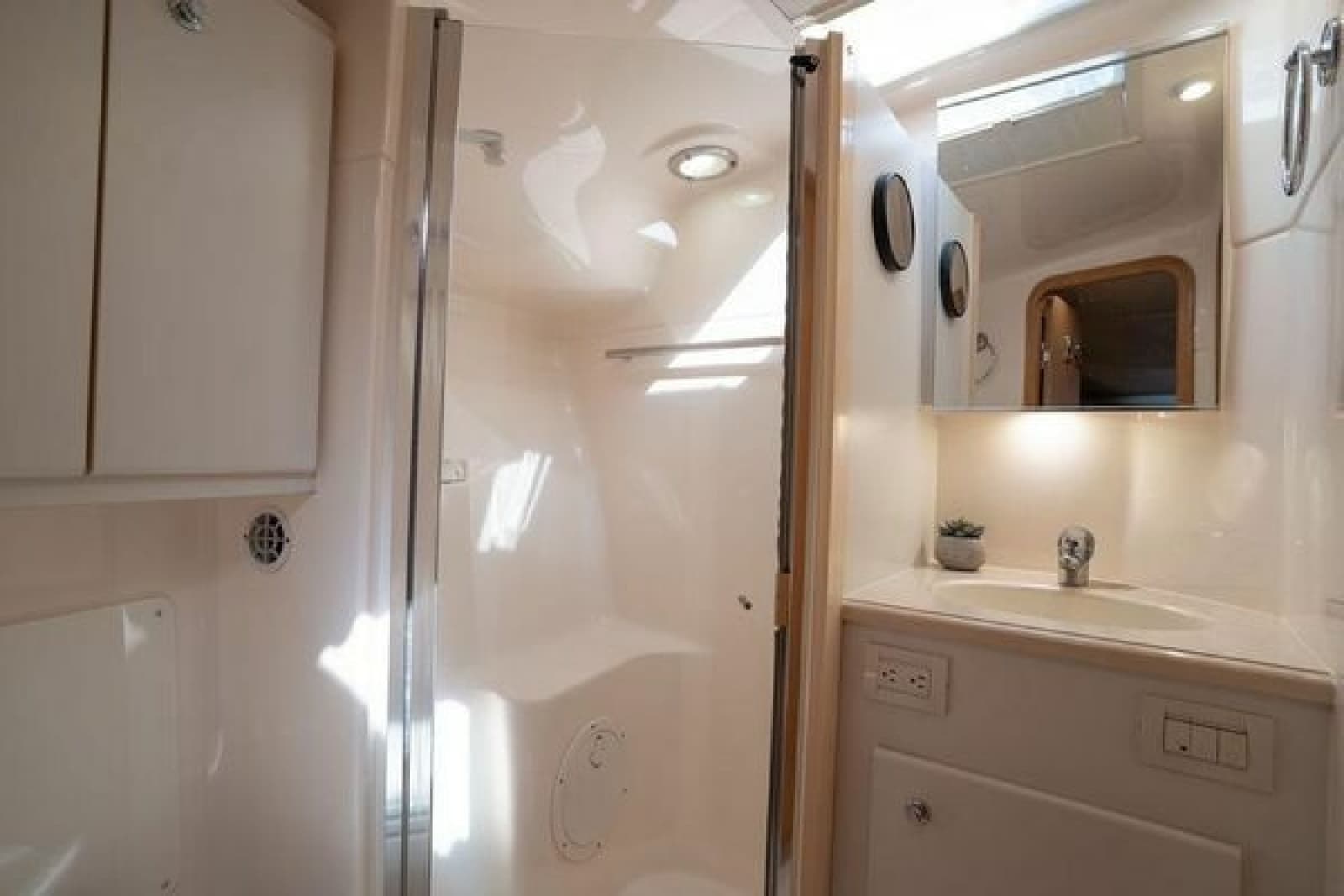 2005 Tiara Yachts 4200 Open - Photo 29