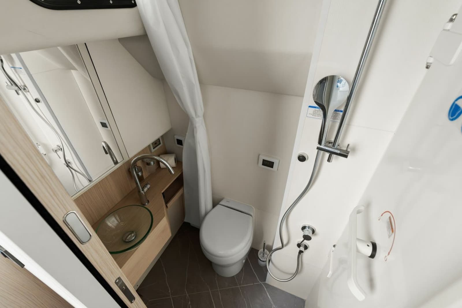 2023 Absolute Navetta 64 - Photo 100