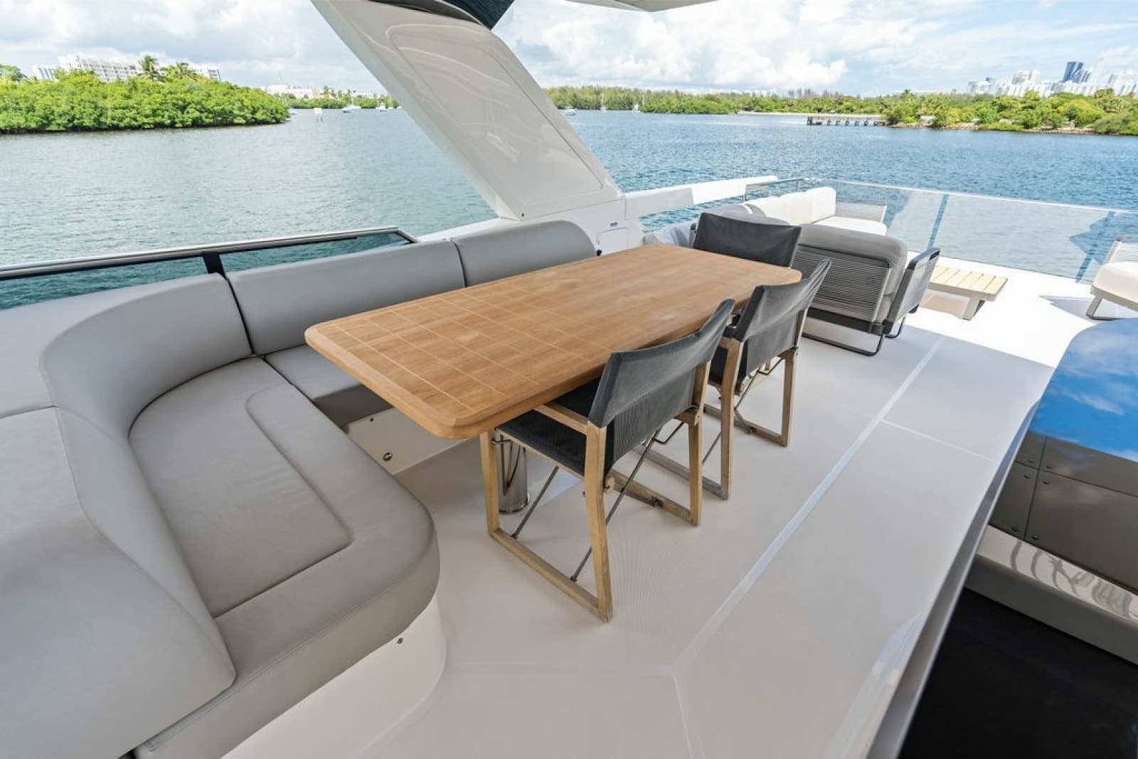 2023 Absolute Navetta 64 - Photo 31