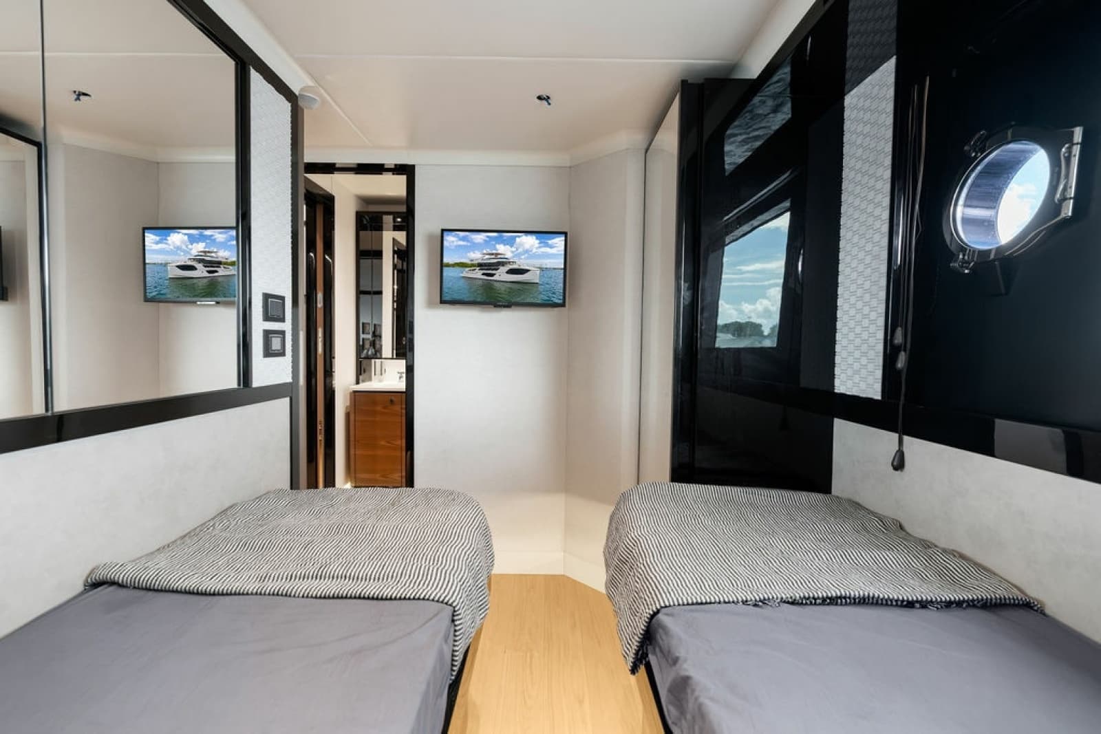 2023 Absolute Navetta 64 - Photo 90